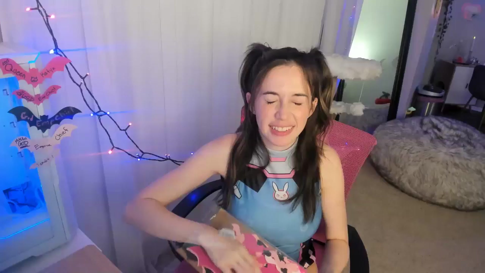 Gallery image thumbnail from Aprilxxo's myfreecams stream on, 10/16/2024, 05:53 image 8 of 20