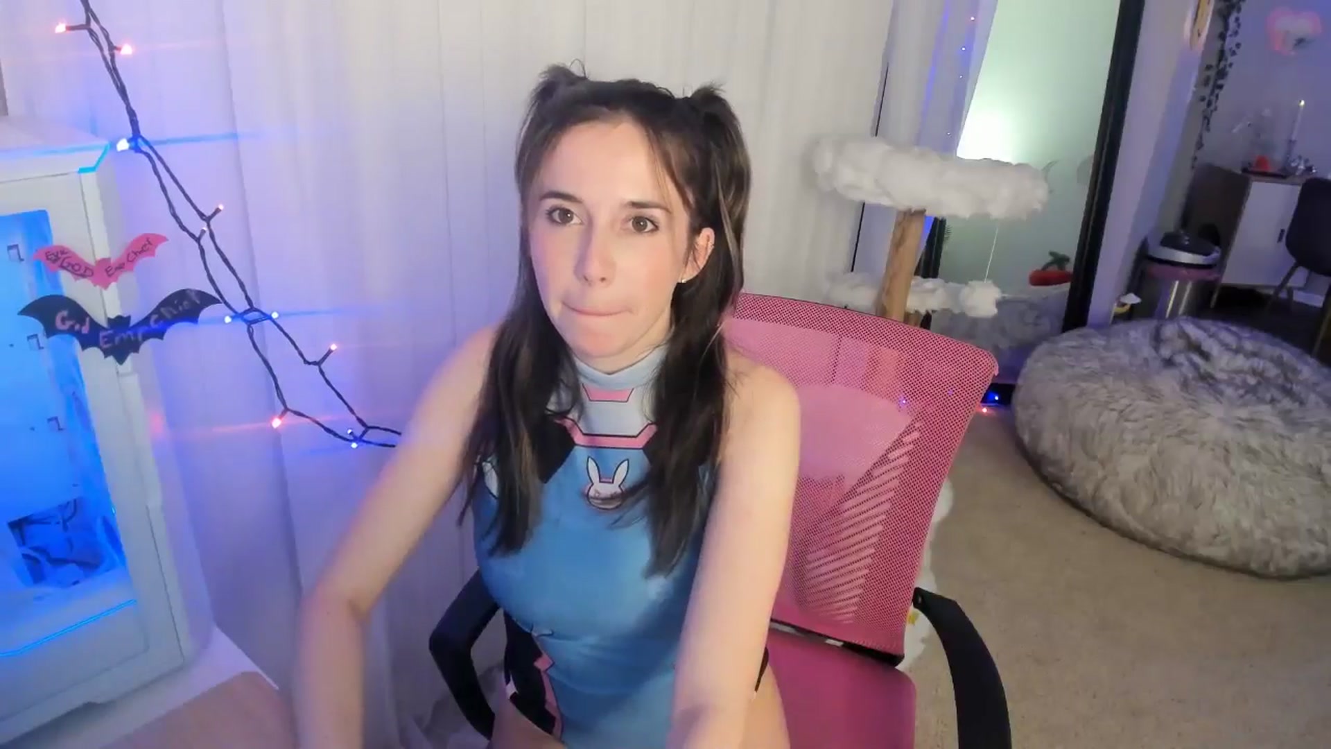 Gallery image thumbnail from Aprilxxo's myfreecams stream on, 10/16/2024, 05:53 image 5 of 20