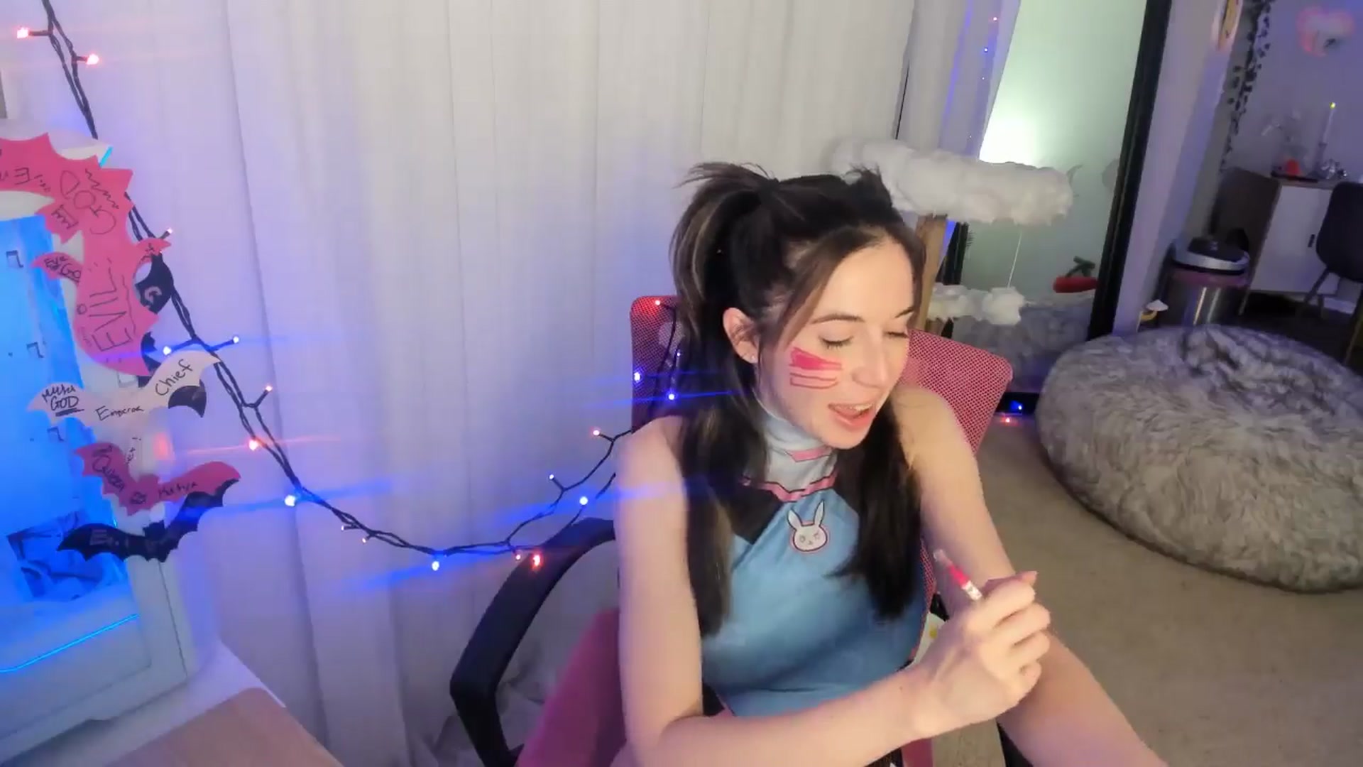 Gallery image thumbnail from Aprilxxo's myfreecams stream on, 10/16/2024, 06:32 image 6 of 20
