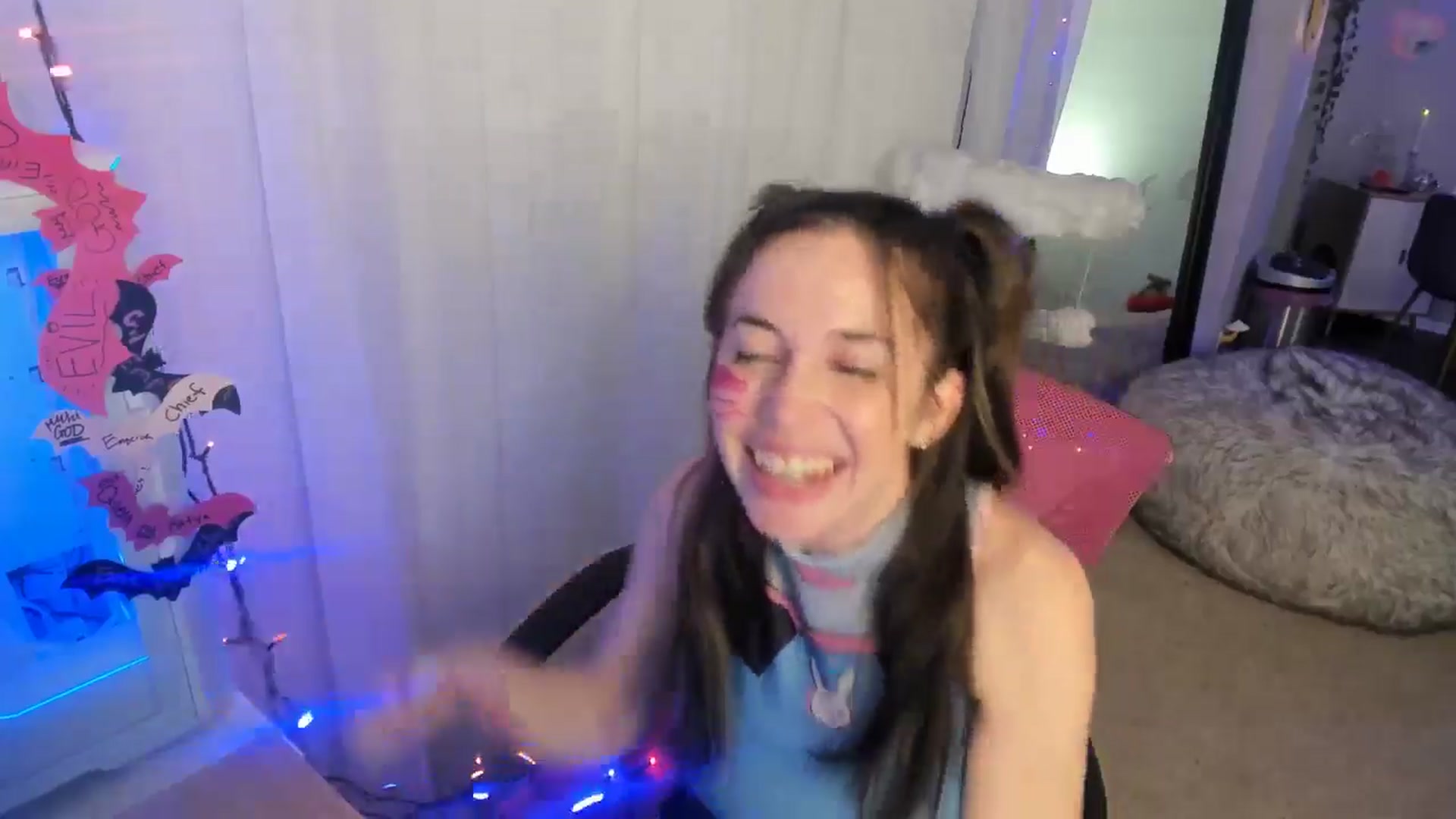 Gallery image thumbnail from Aprilxxo's myfreecams stream on, 10/16/2024, 06:32 image 4 of 20