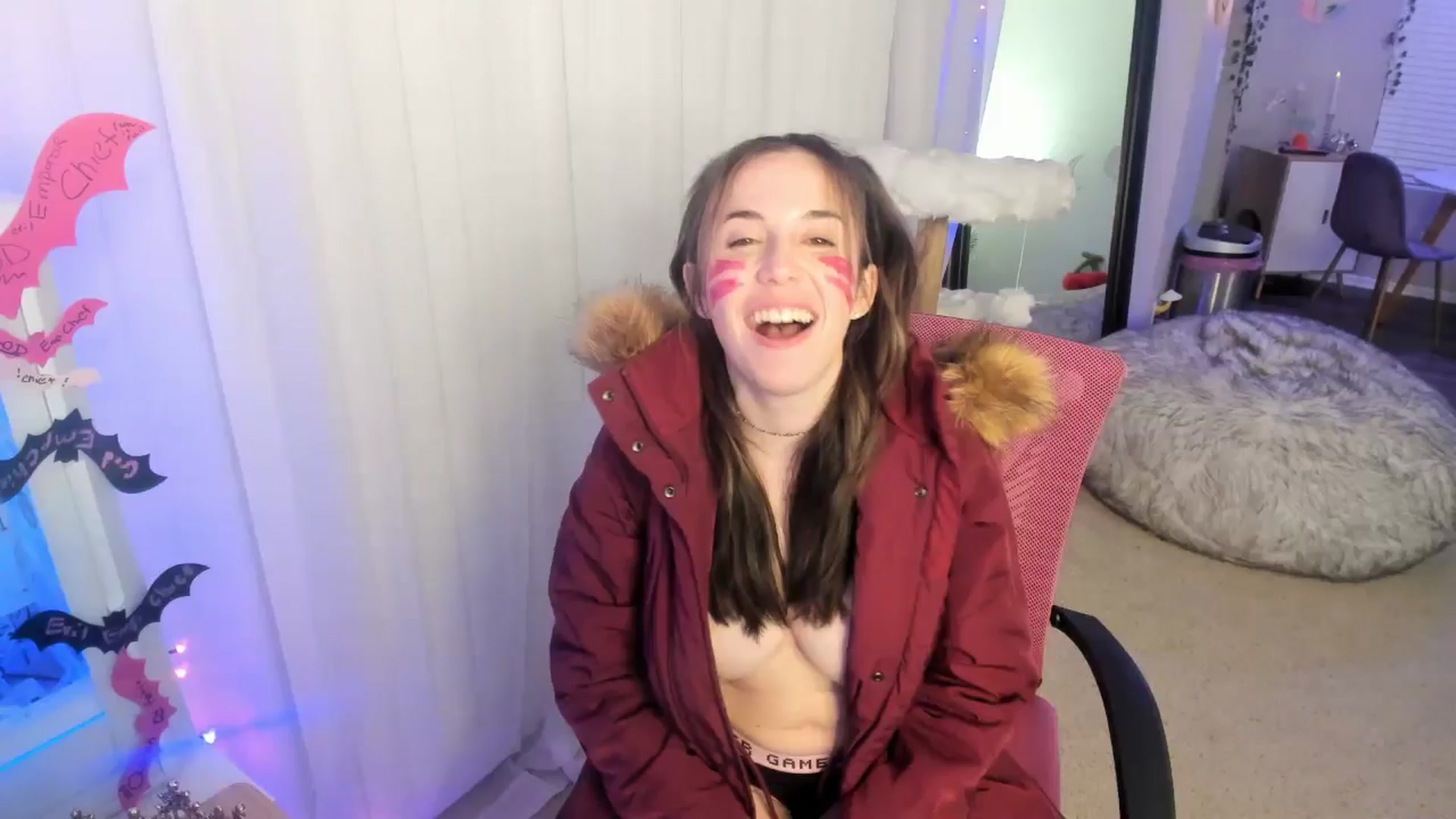 Gallery image thumbnail from Aprilxxo's myfreecams stream on, 10/16/2024, 07:01 image 6 of 20