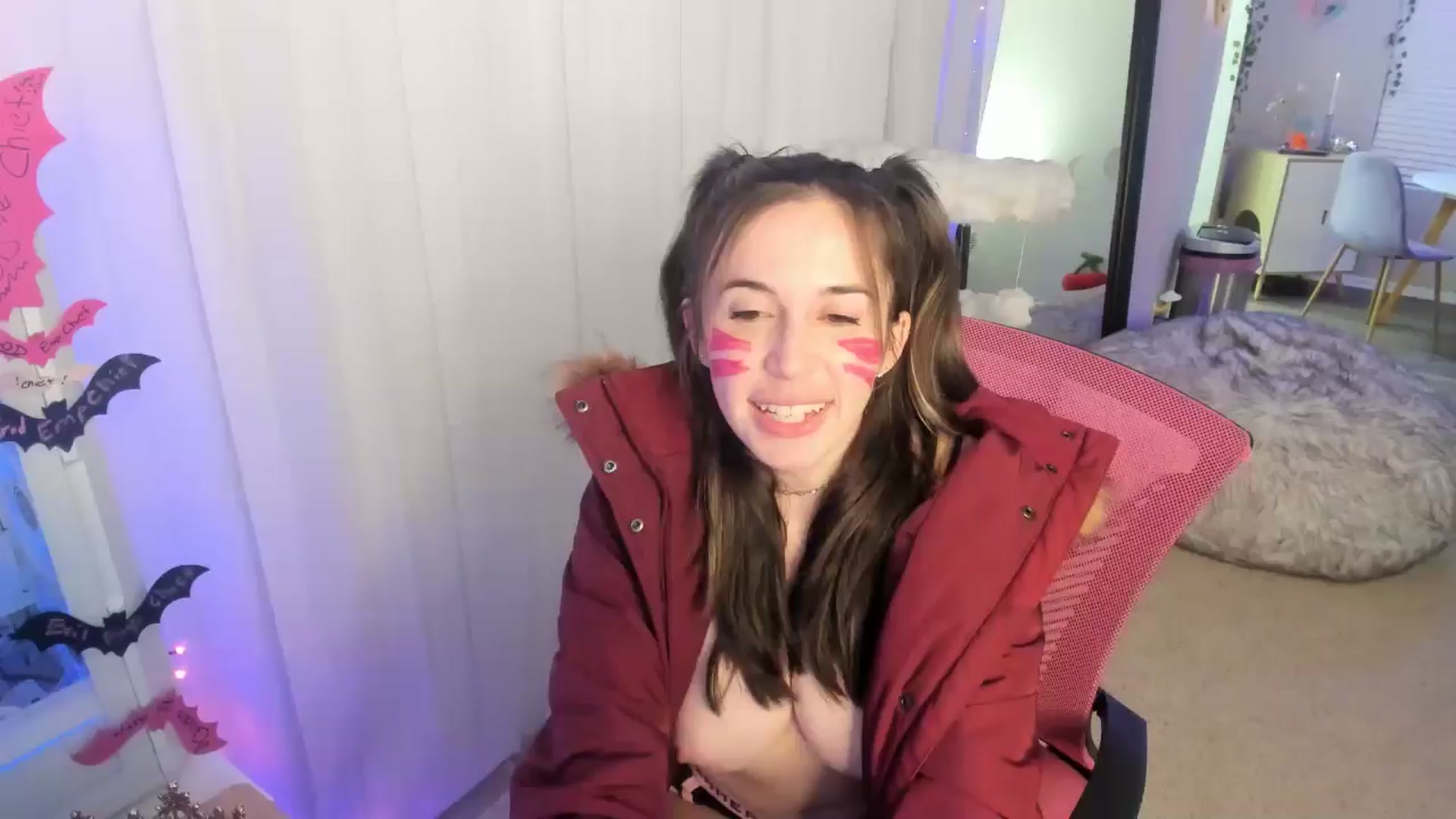 Gallery image thumbnail from Aprilxxo's myfreecams stream on, 10/16/2024, 07:01 image 20 of 20