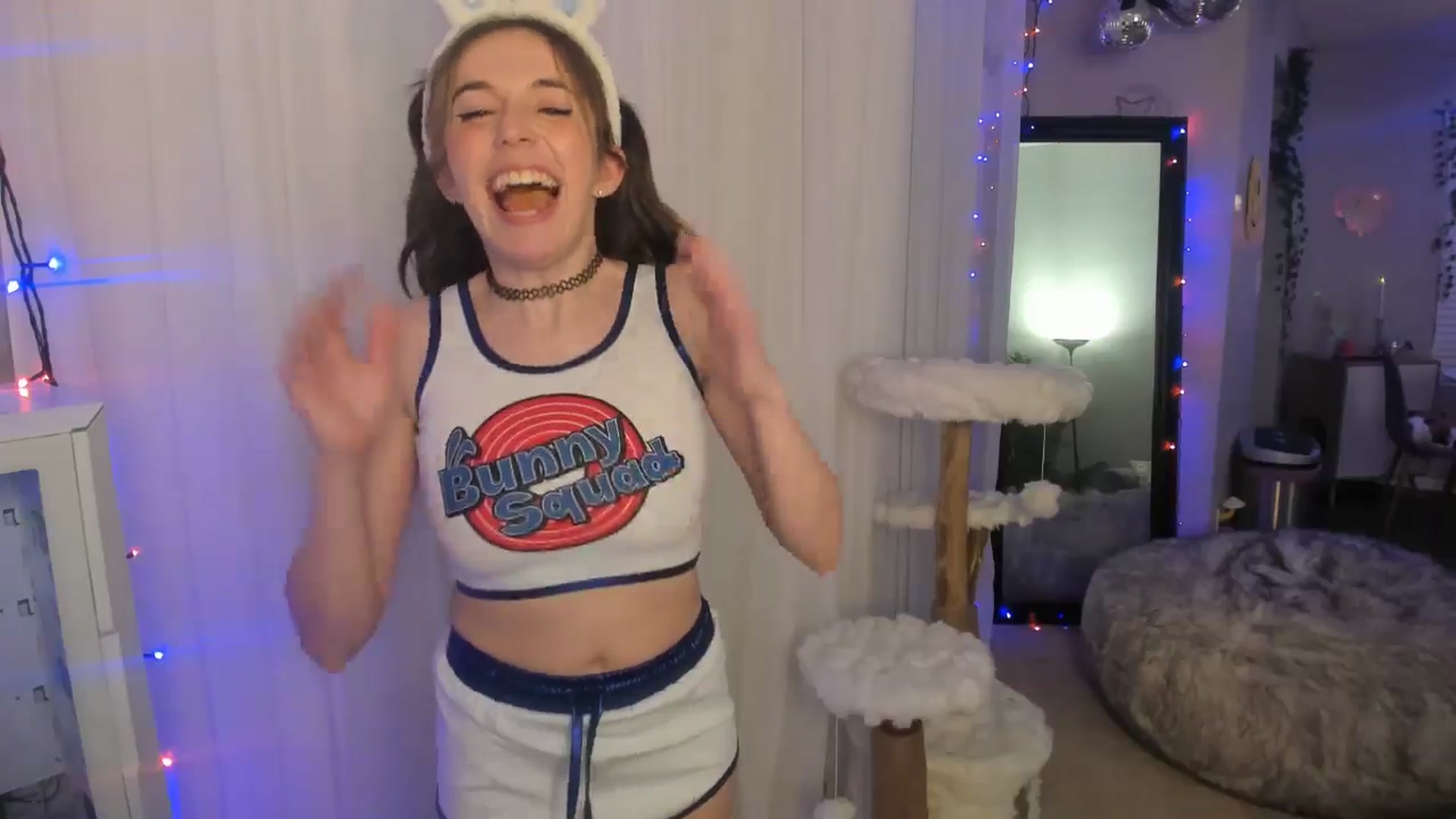 Gallery image thumbnail from Aprilxxo's myfreecams stream on, 10/23/2024, 06:22 image 7 of 20