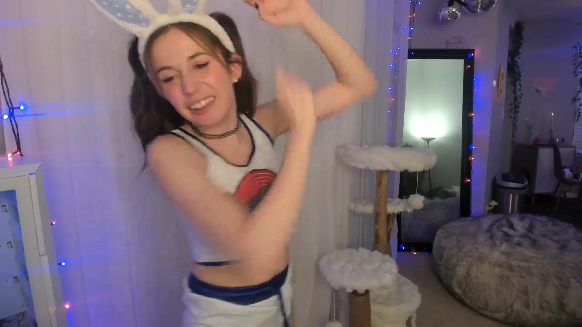 Gallery image thumbnail from Aprilxxo's myfreecams stream on, 10/23/2024, 06:22 image 4 of 20