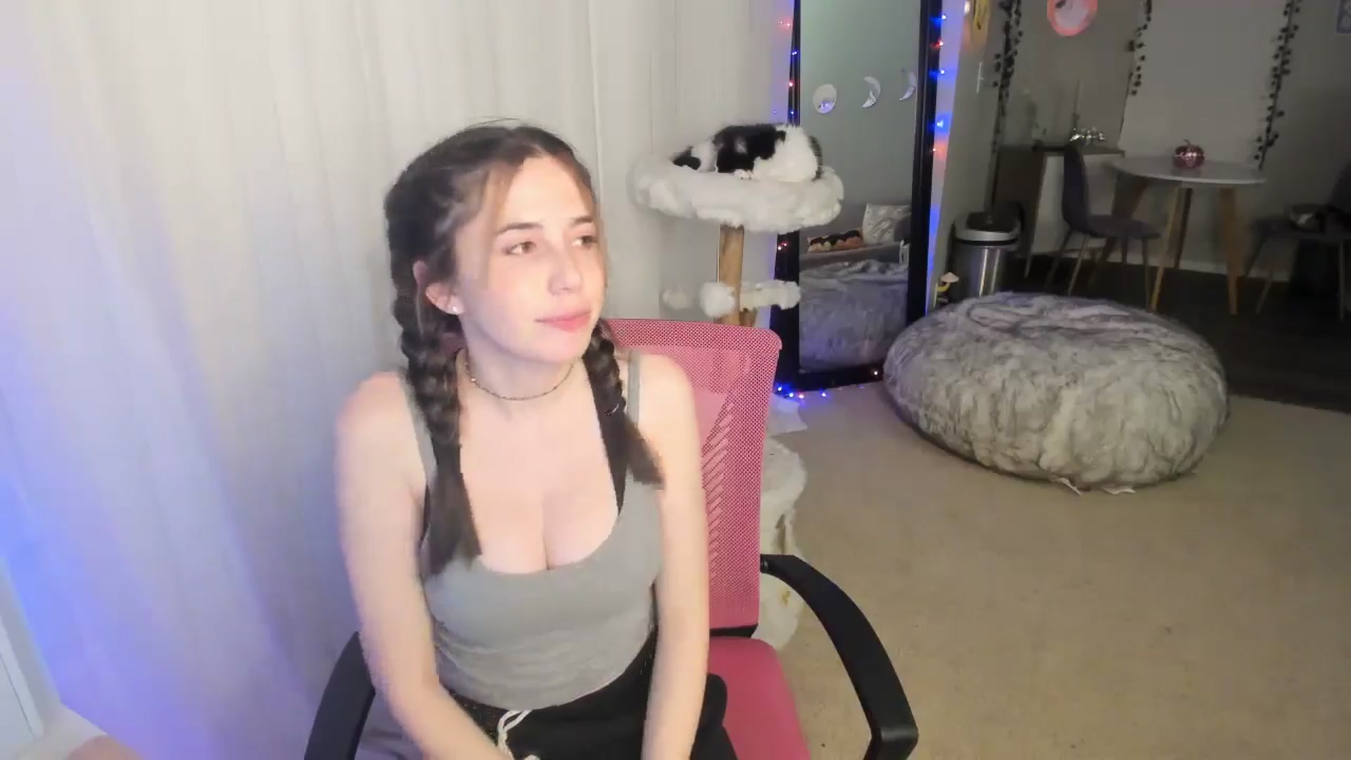 Gallery image thumbnail from Aprilxxo's myfreecams stream on, 11/14/2024, 06:54 image 20 of 20