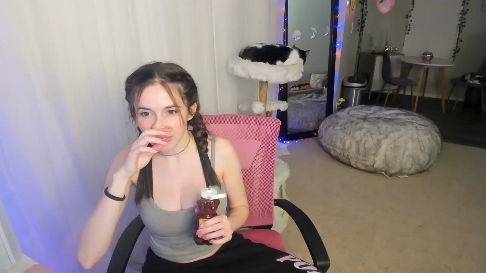 Gallery image thumbnail from Aprilxxo's myfreecams stream on, 11/14/2024, 06:54 image 11 of 20