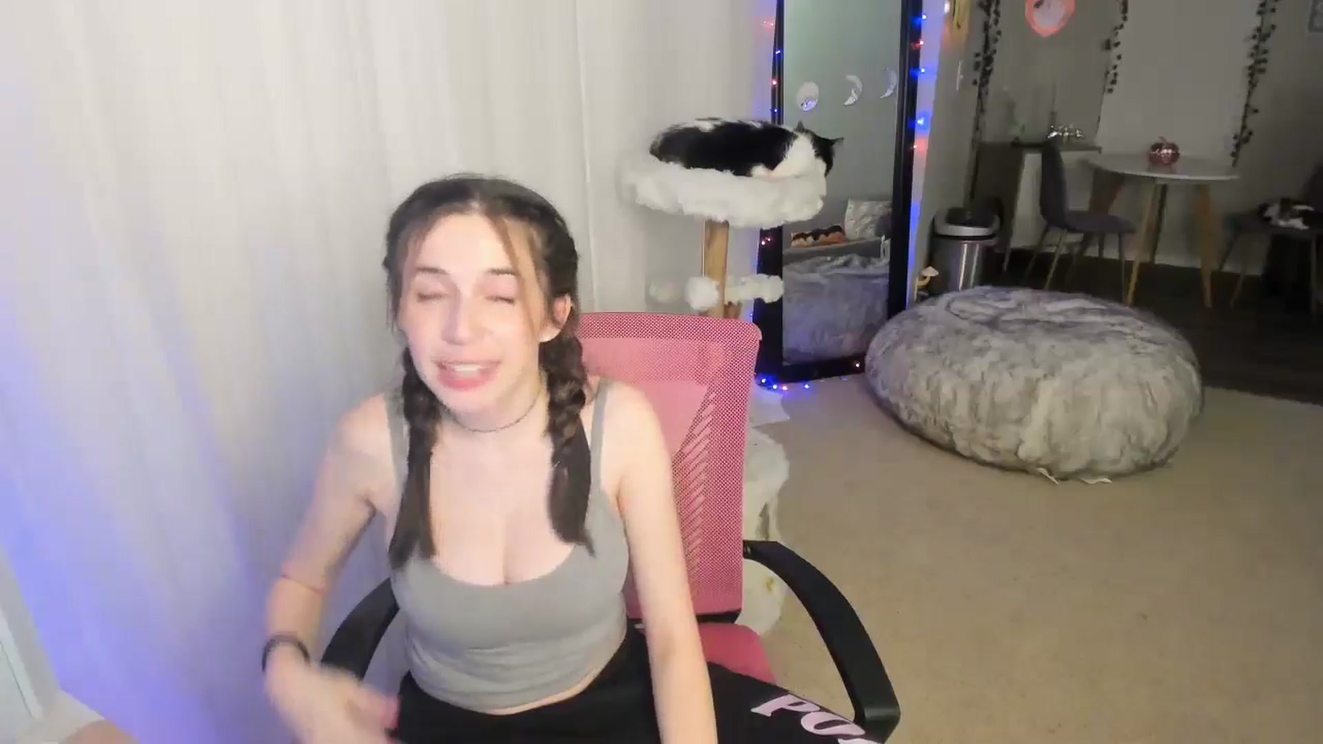Gallery image thumbnail from Aprilxxo's myfreecams stream on, 11/14/2024, 06:54 image 12 of 20