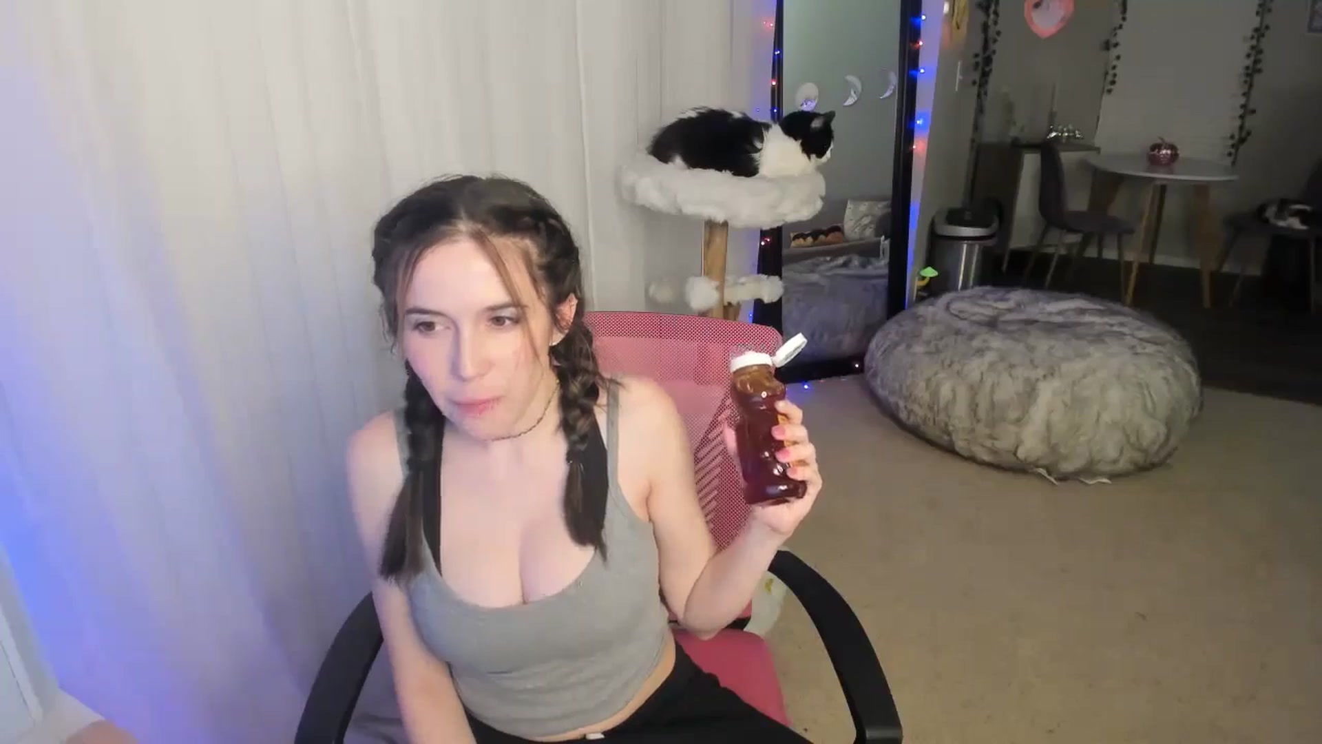 Gallery image thumbnail from Aprilxxo's myfreecams stream on, 11/14/2024, 06:54 image 6 of 20