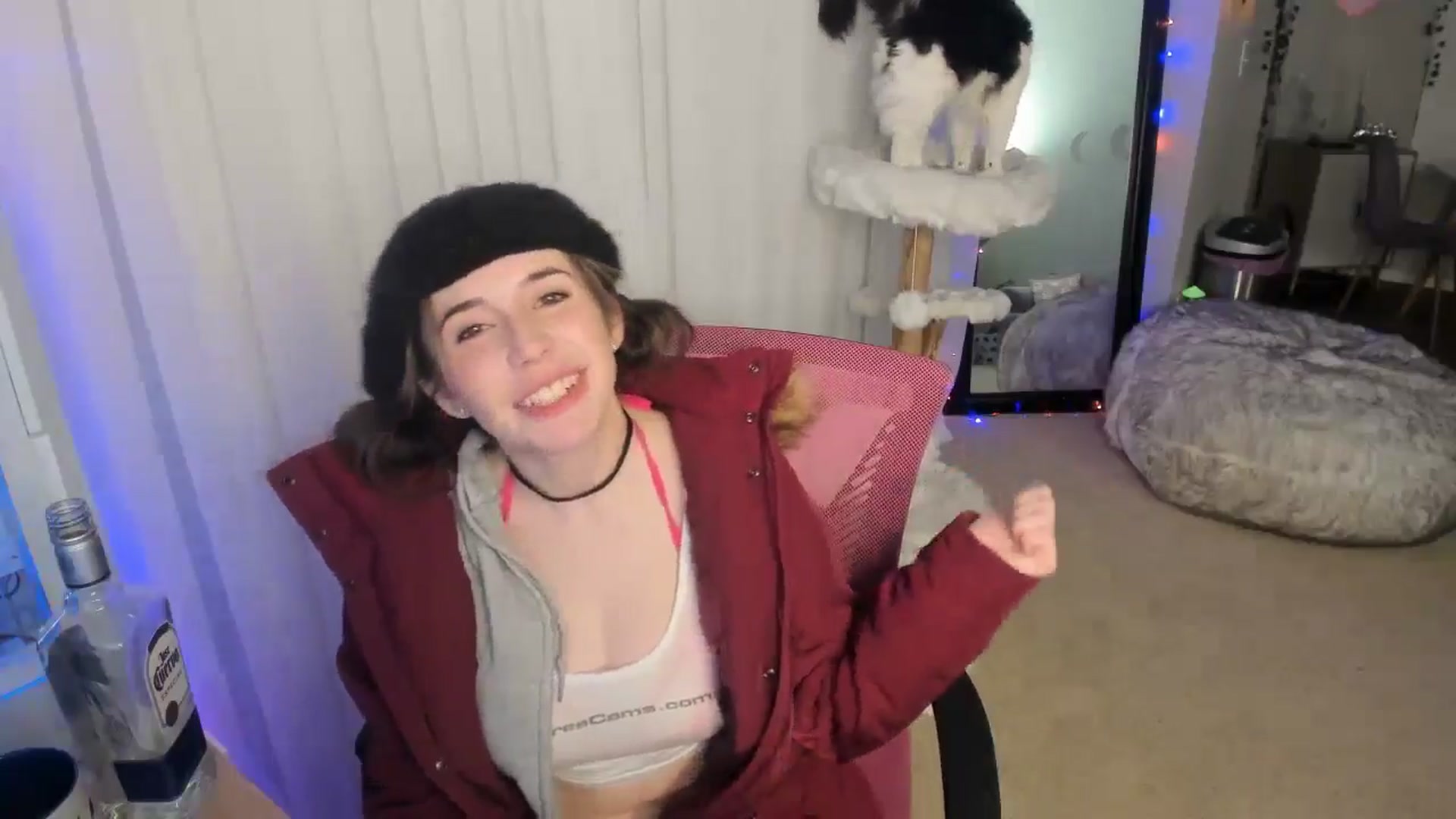 Gallery image thumbnail from Aprilxxo's myfreecams stream on, 11/16/2024, 06:49 image 19 of 20