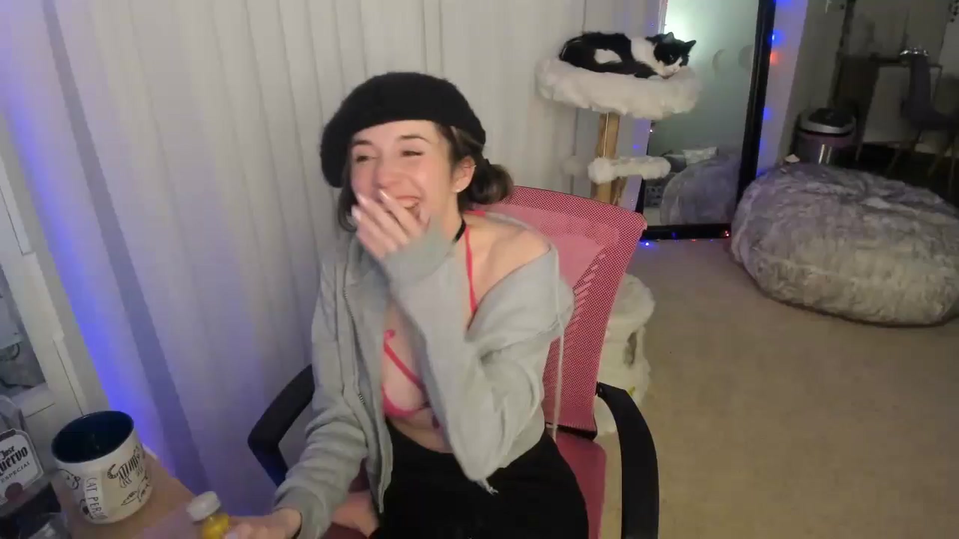Gallery image thumbnail from Aprilxxo's myfreecams stream on, 11/16/2024, 06:49 image 9 of 20