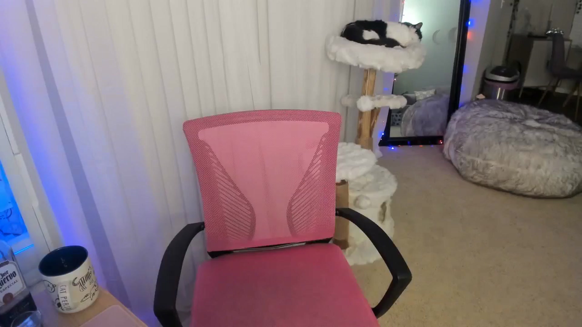Gallery image thumbnail from Aprilxxo's myfreecams stream on, 11/16/2024, 06:49 image 7 of 20