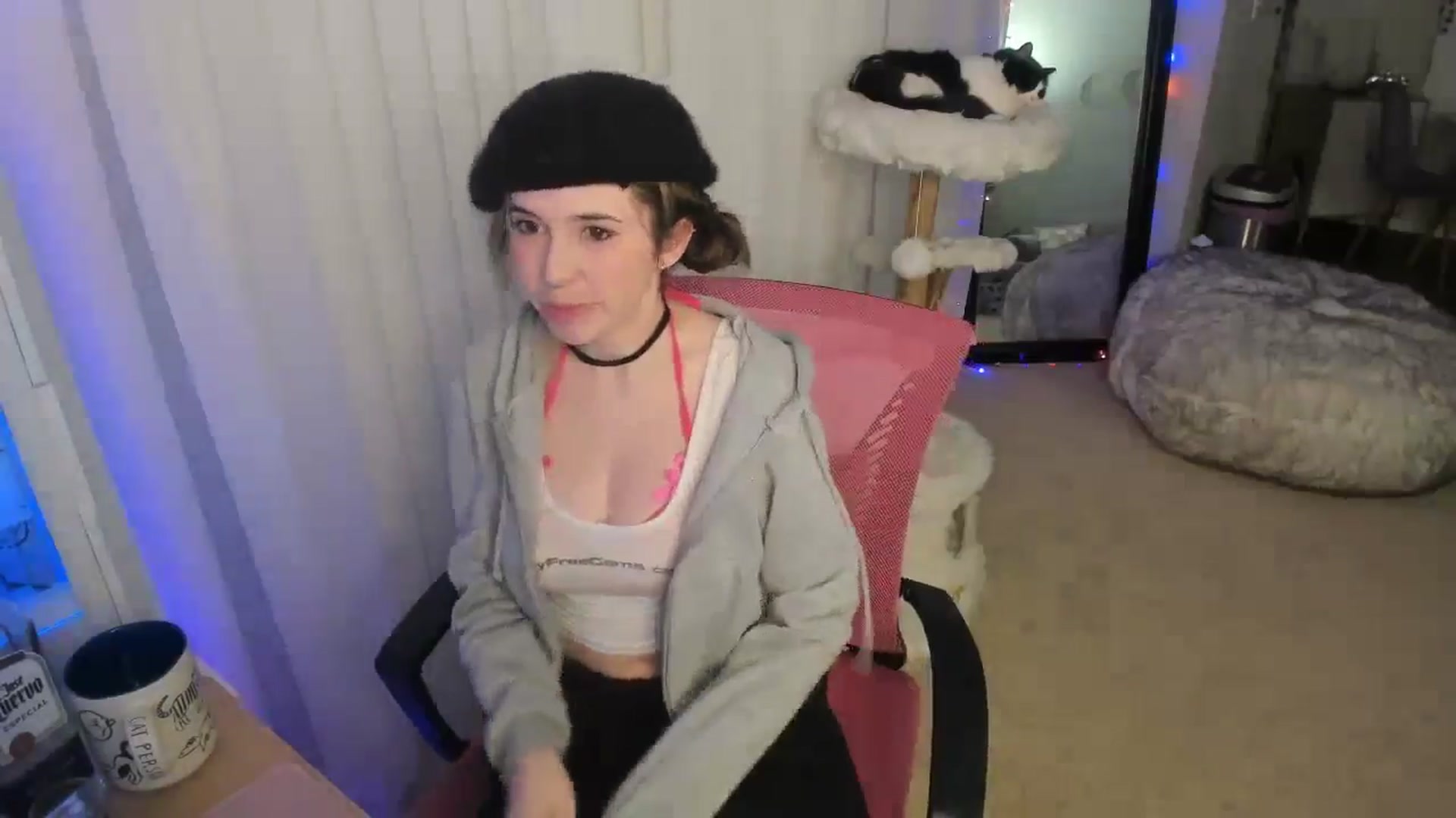 Gallery image thumbnail from Aprilxxo's myfreecams stream on, 11/16/2024, 06:49 image 11 of 20