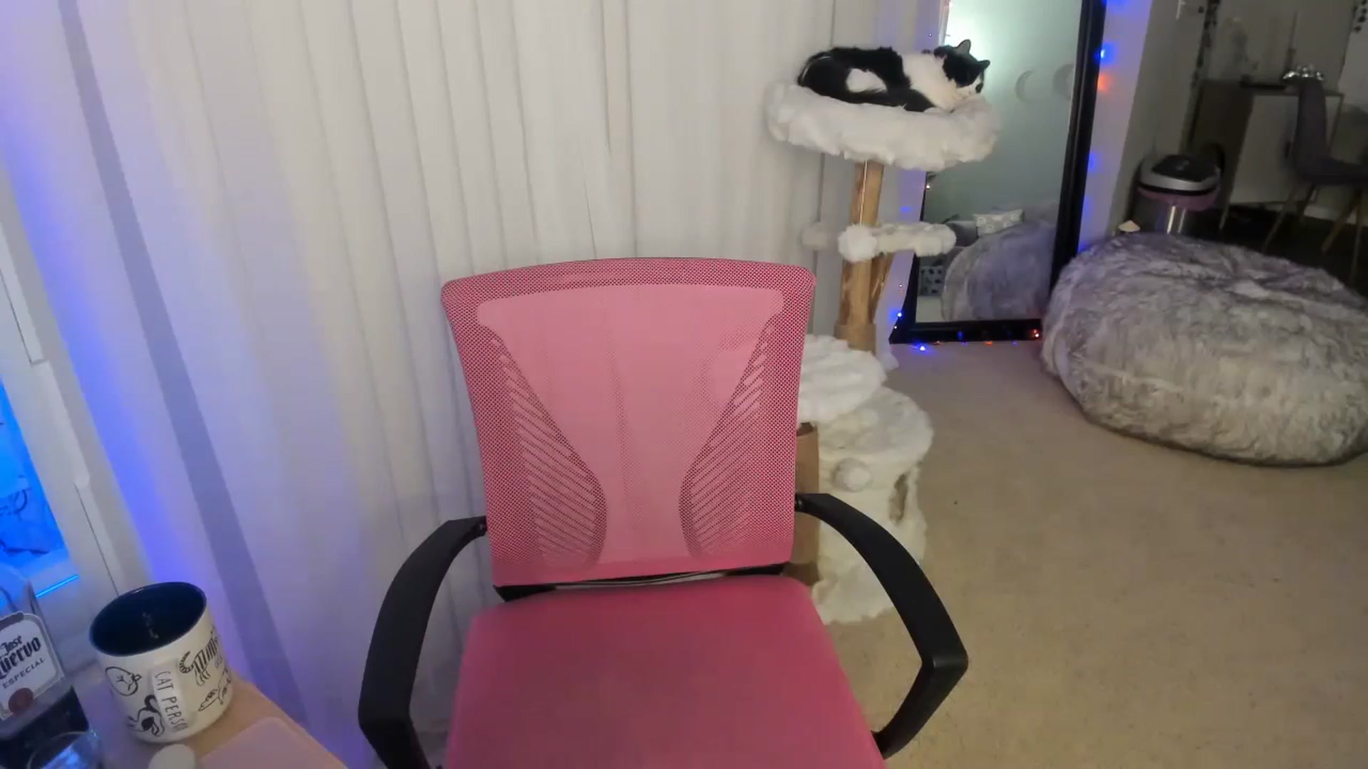 Gallery image thumbnail from Aprilxxo's myfreecams stream on, 11/16/2024, 06:49 image 10 of 20