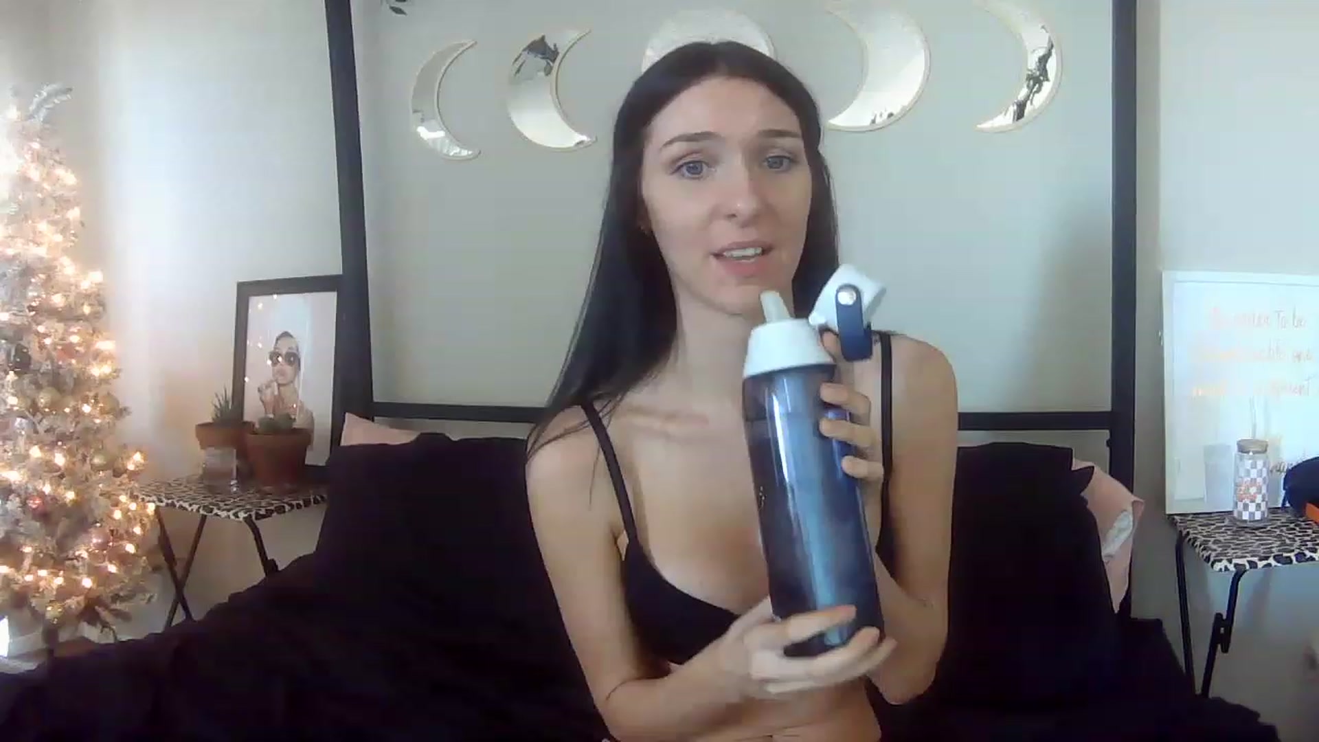 Gallery image thumbnail from AquariusBabe6's myfreecams stream on, 01/27/2023, 17:41 image 2 of 20