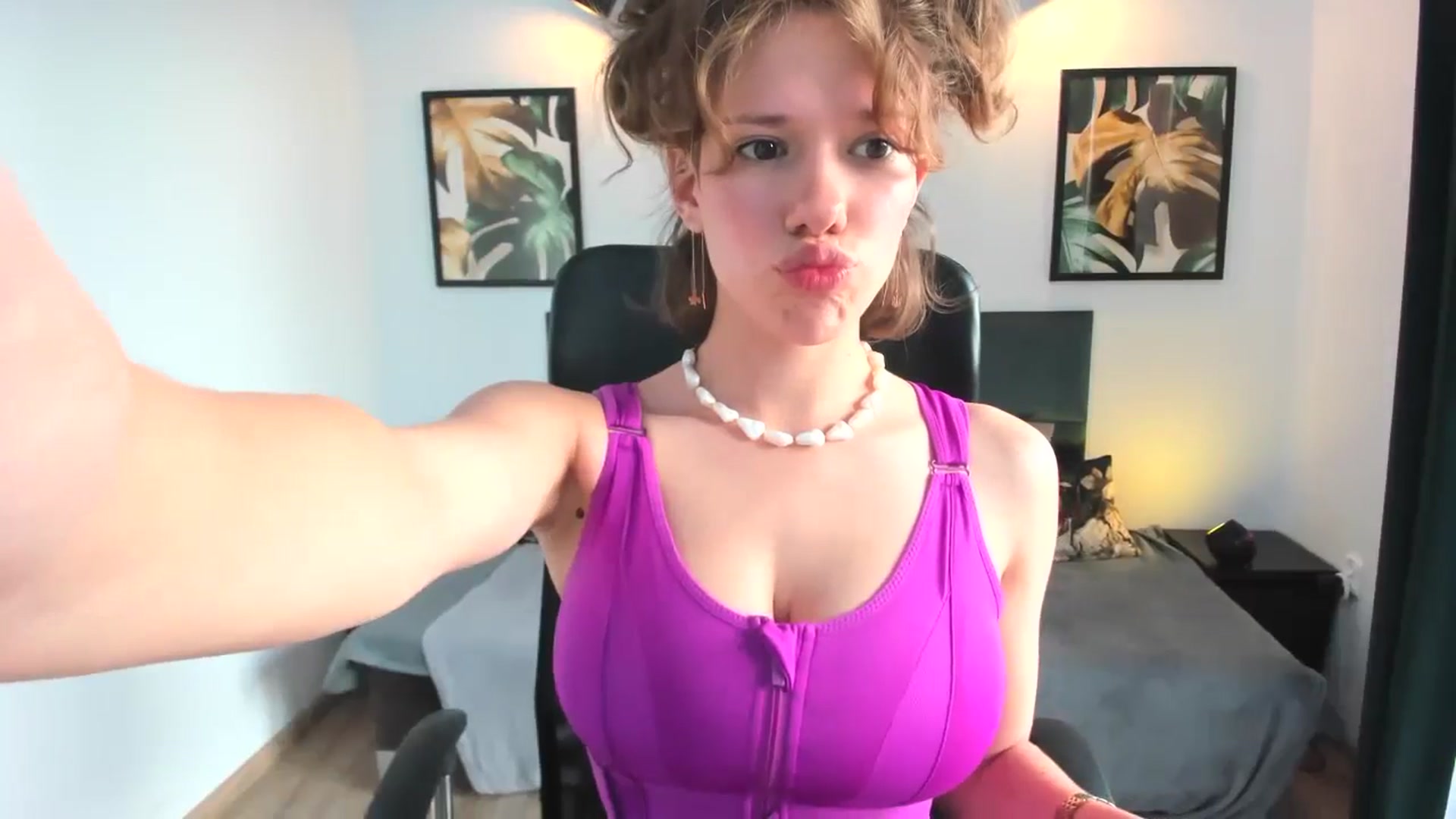 Gallery image thumbnail from Aquariuss's myfreecams stream on, 06/14/2024, 18:16 image 4 of 20