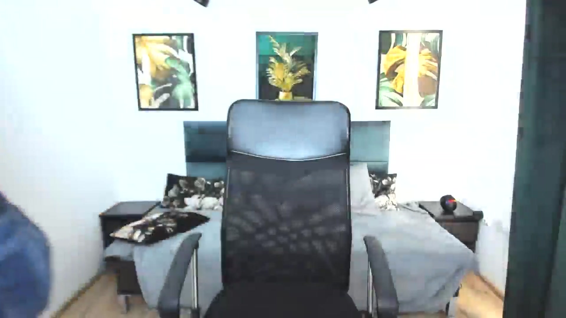 Gallery image thumbnail from Aquariuss's myfreecams stream on, 06/18/2024, 17:11 image 8 of 20
