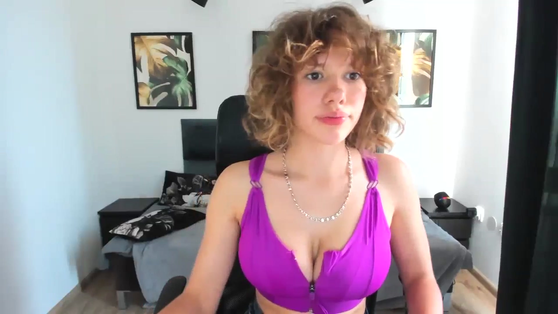 Gallery image thumbnail from Aquariuss's myfreecams stream on, 06/18/2024, 17:11 image 2 of 20