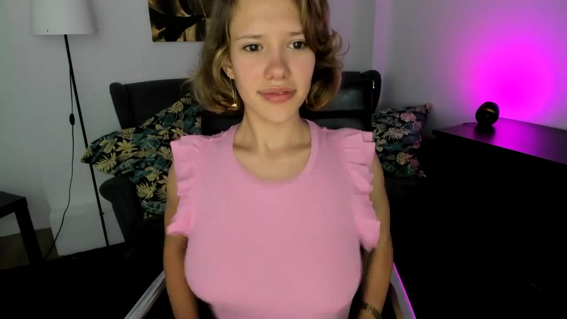 Gallery image thumbnail from Aquariuss's myfreecams stream on, 06/27/2024, 14:48 image 14 of 20