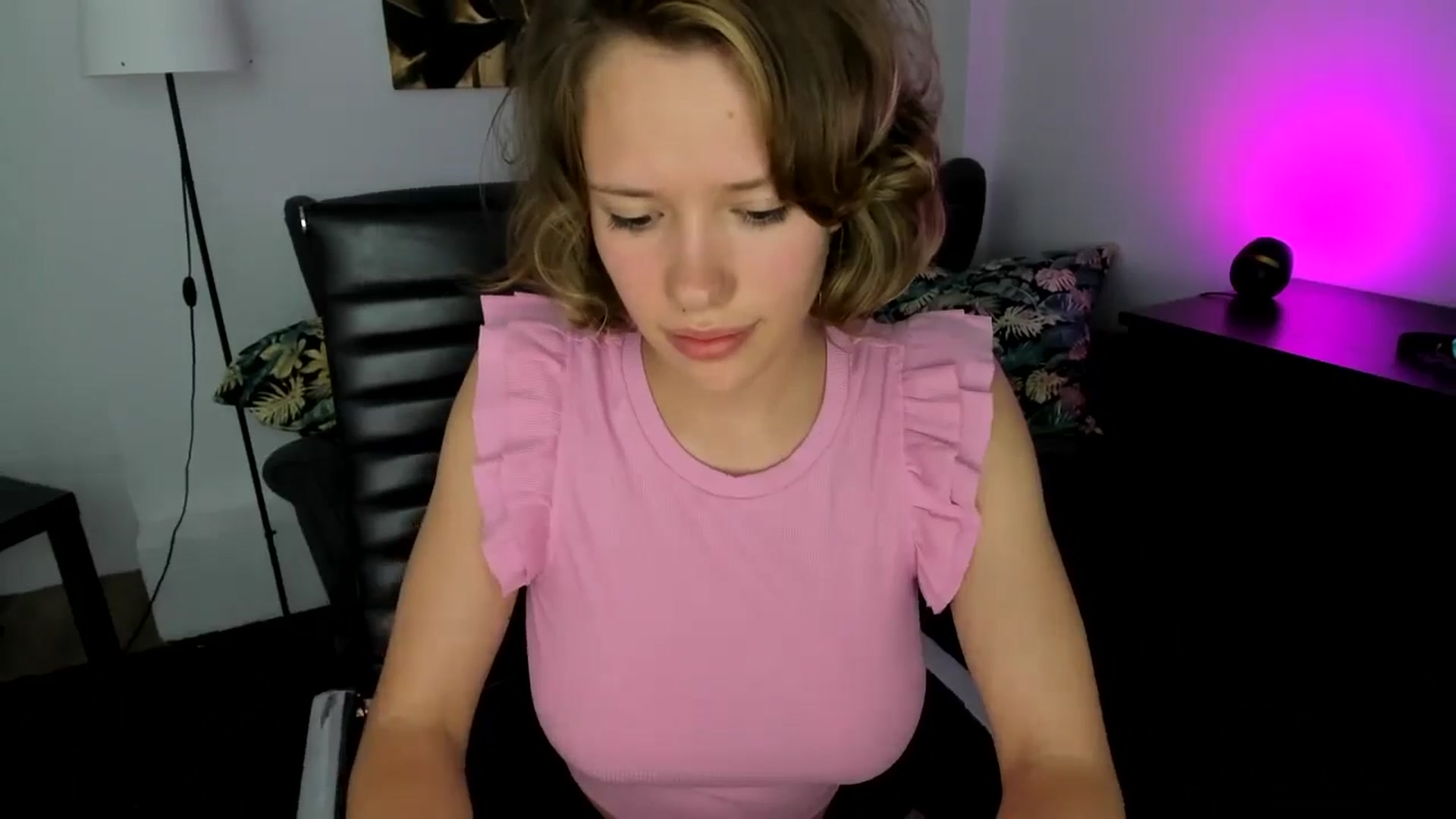 Gallery image thumbnail from Aquariuss's myfreecams stream on, 06/27/2024, 15:58 image 10 of 20