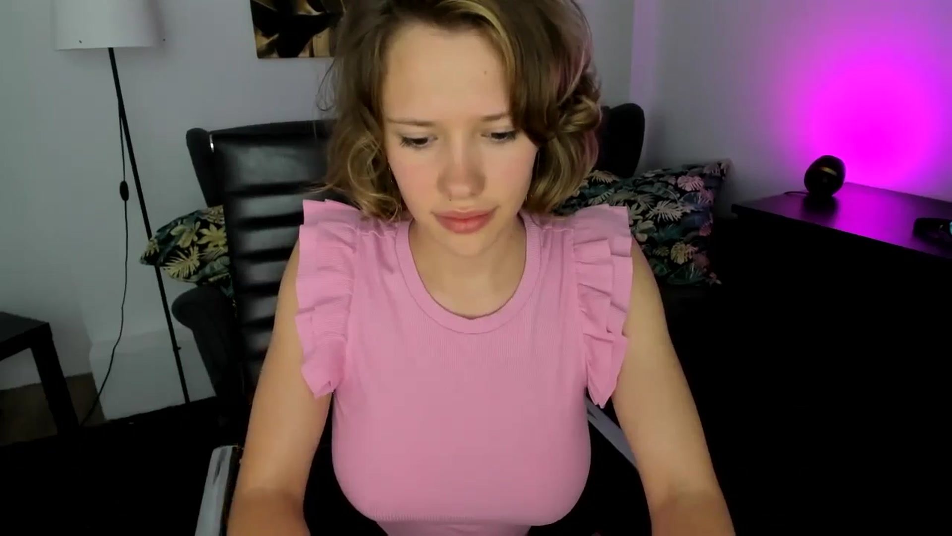 Gallery image thumbnail from Aquariuss's myfreecams stream on, 06/27/2024, 15:58 image 11 of 20