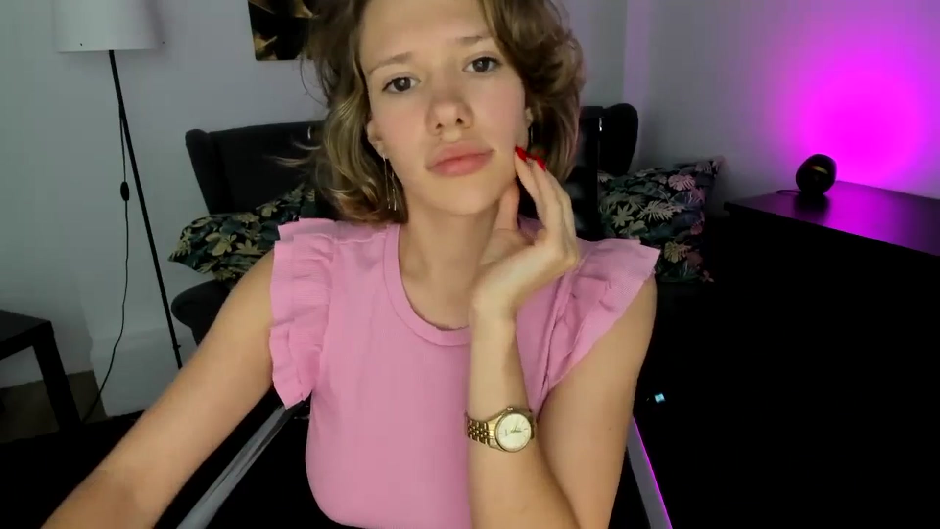 Gallery image thumbnail from Aquariuss's myfreecams stream on, 06/27/2024, 16:37 image 4 of 20