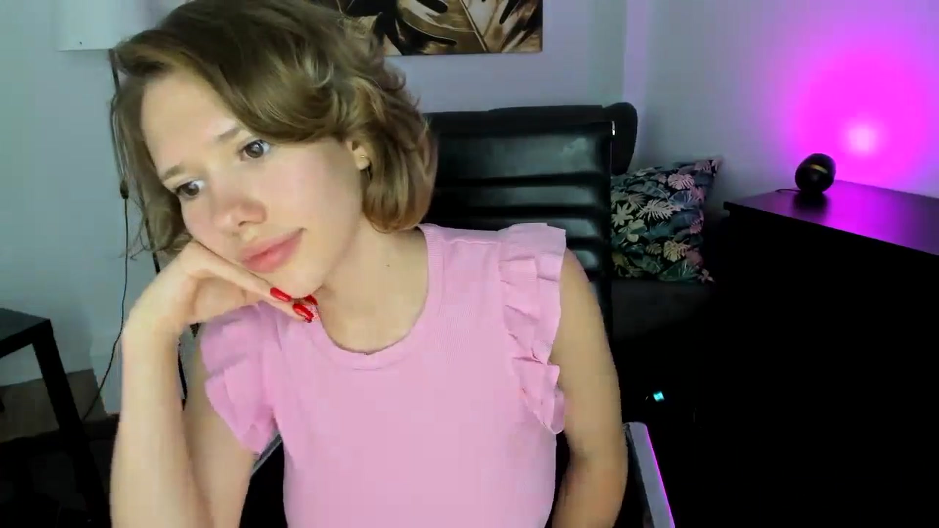 Gallery image thumbnail from Aquariuss's myfreecams stream on, 06/27/2024, 16:54 image 6 of 20