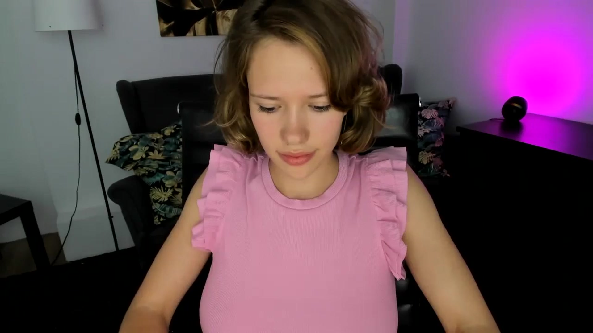 Gallery image thumbnail from Aquariuss's myfreecams stream on, 06/27/2024, 16:54 image 16 of 20