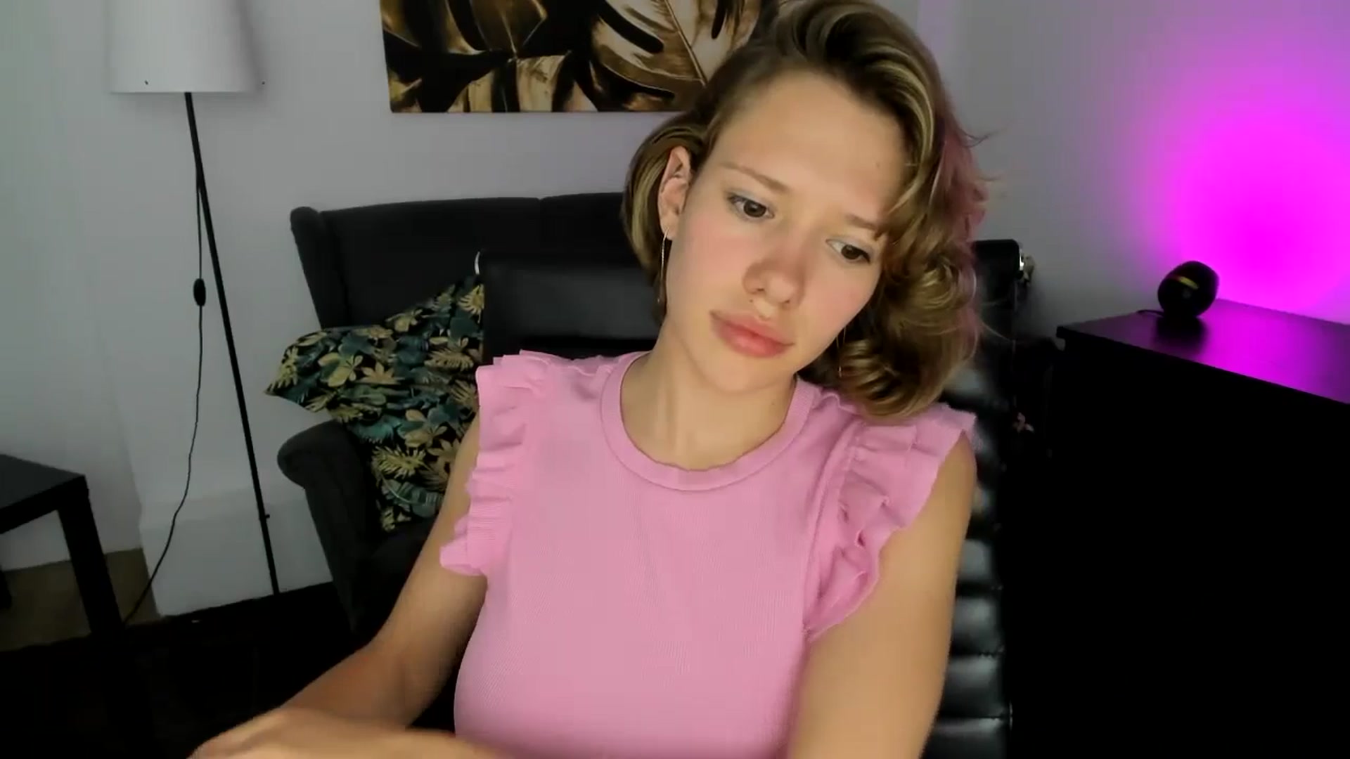 Gallery image thumbnail from Aquariuss's myfreecams stream on, 06/27/2024, 18:31 image 17 of 20