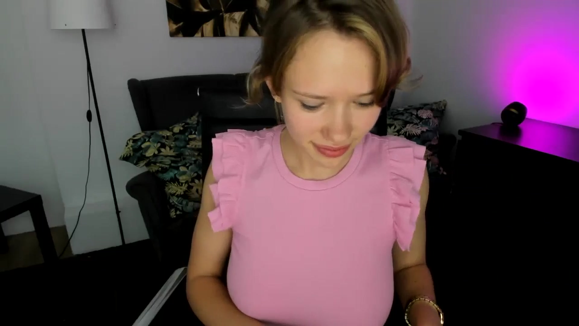 Gallery image thumbnail from Aquariuss's myfreecams stream on, 06/27/2024, 19:42 image 15 of 20