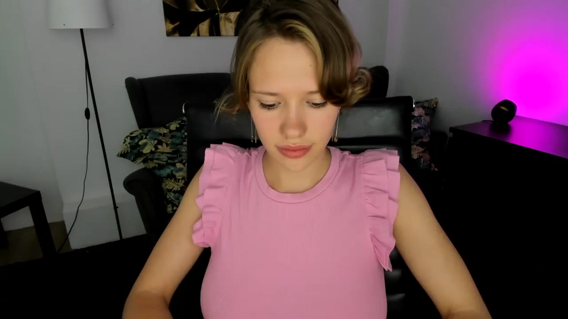 Gallery image thumbnail from Aquariuss's myfreecams stream on, 06/27/2024, 19:42 image 4 of 20