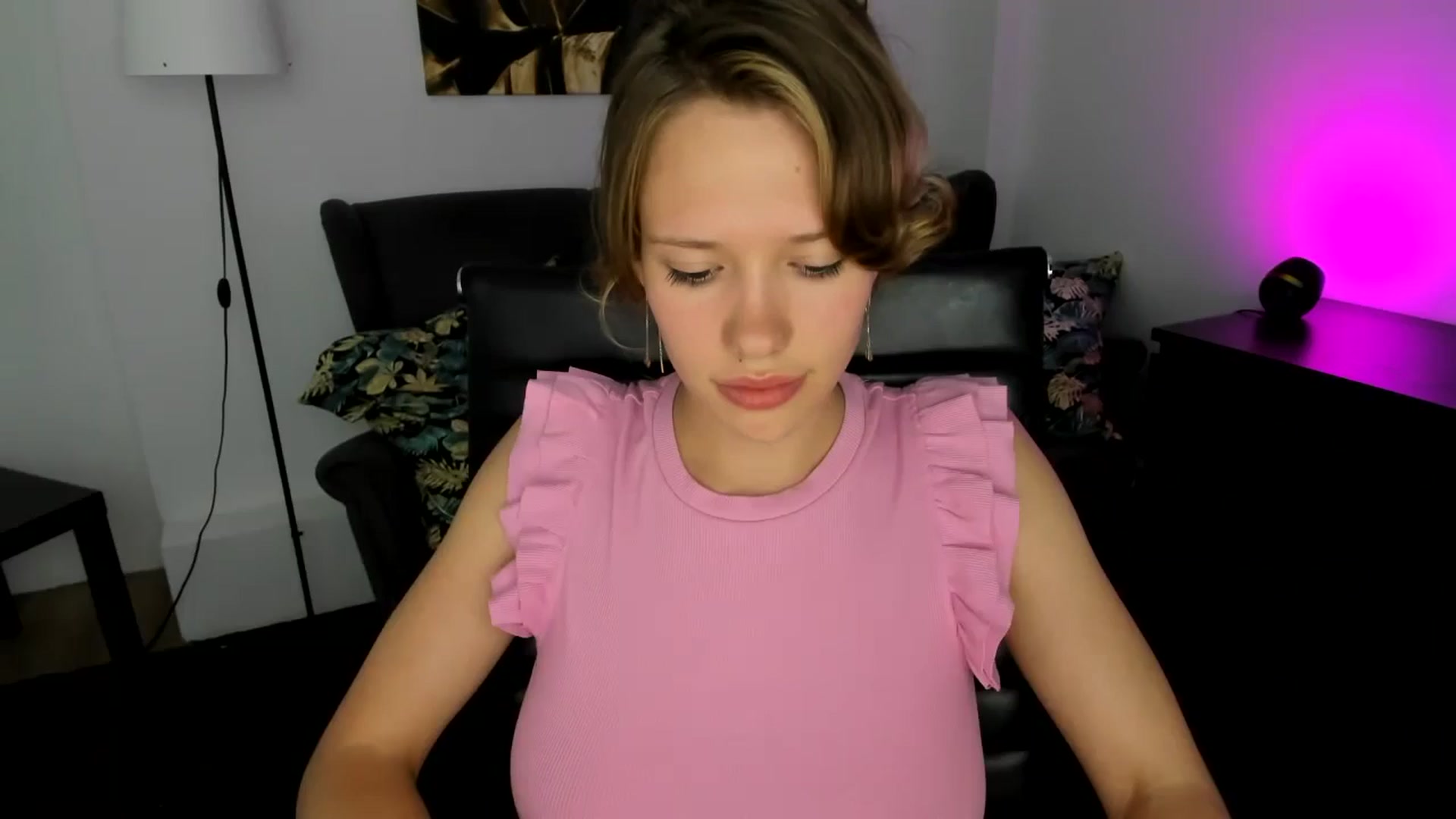 Gallery image thumbnail from Aquariuss's myfreecams stream on, 06/27/2024, 19:42 image 2 of 20