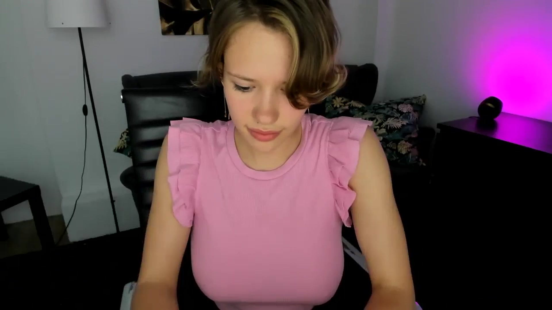 Gallery image thumbnail from Aquariuss's myfreecams stream on, 06/27/2024, 19:42 image 14 of 20