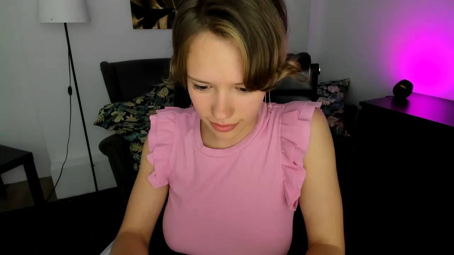 Gallery image thumbnail from Aquariuss's myfreecams stream on, 06/27/2024, 19:42 image 10 of 20