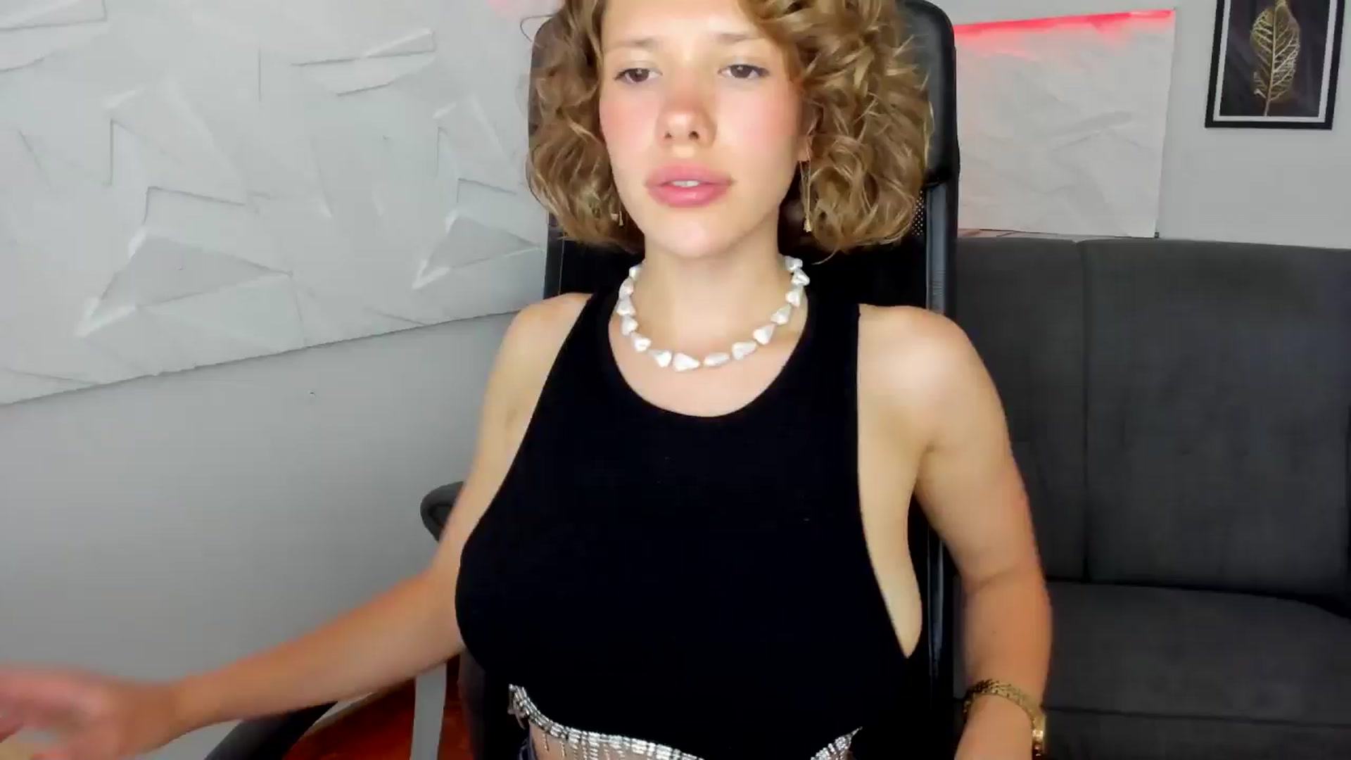 Gallery image thumbnail from Aquariuss's myfreecams stream on, 06/30/2024, 17:08 image 12 of 20