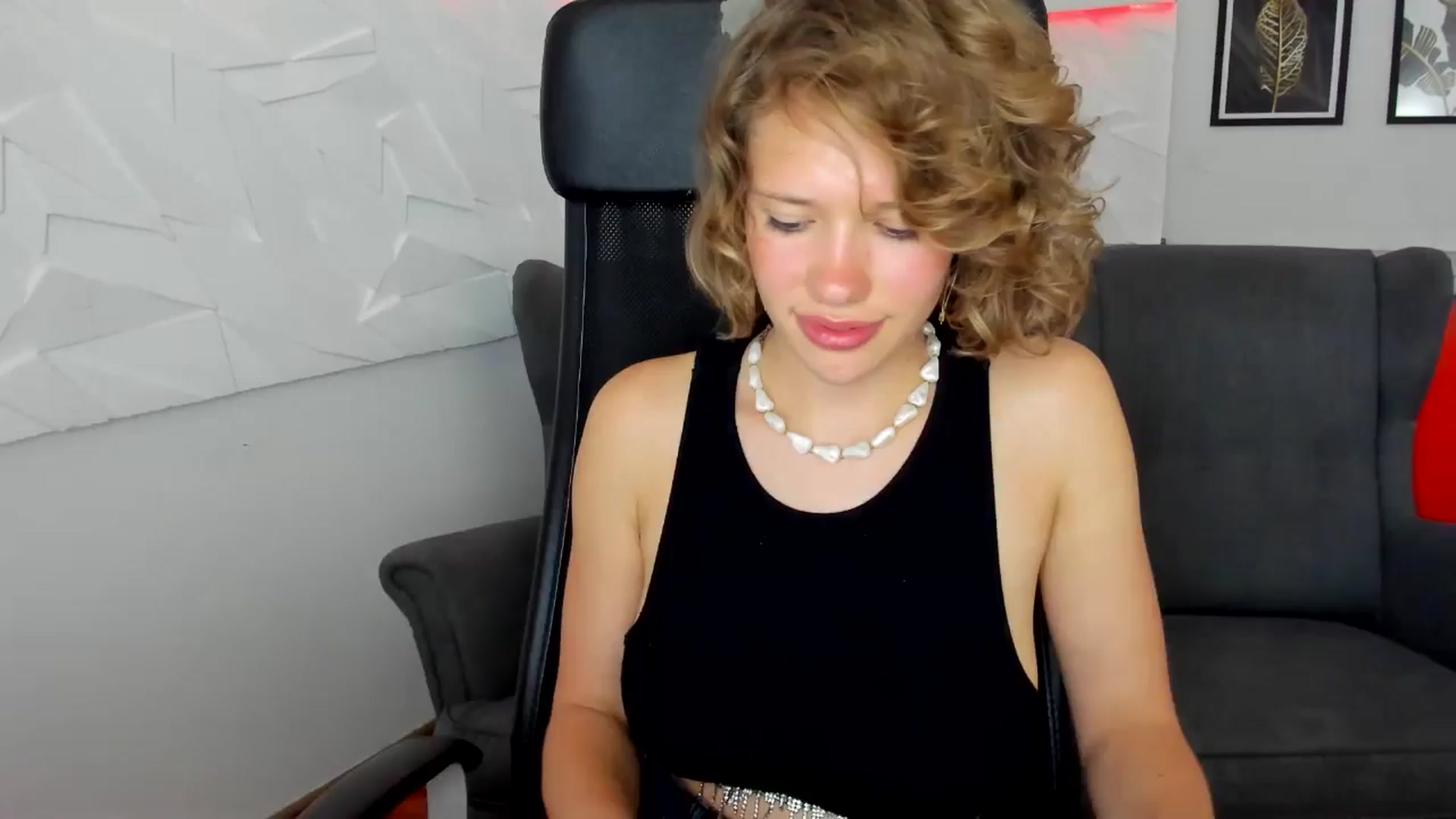 Gallery image thumbnail from Aquariuss's myfreecams stream on, 06/30/2024, 21:40 image 2 of 20