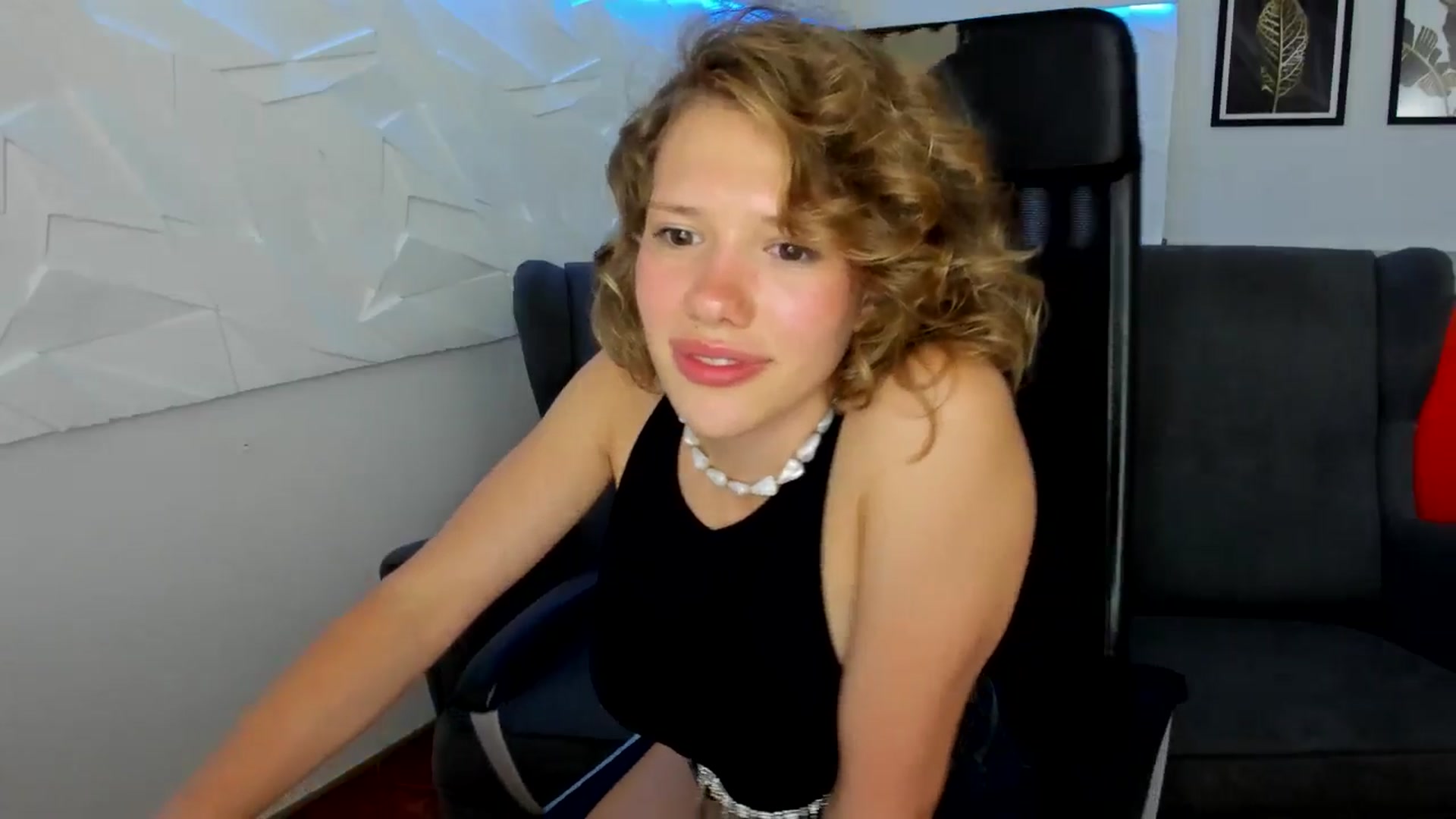 Gallery image thumbnail from Aquariuss's myfreecams stream on, 06/30/2024, 21:40 image 9 of 20