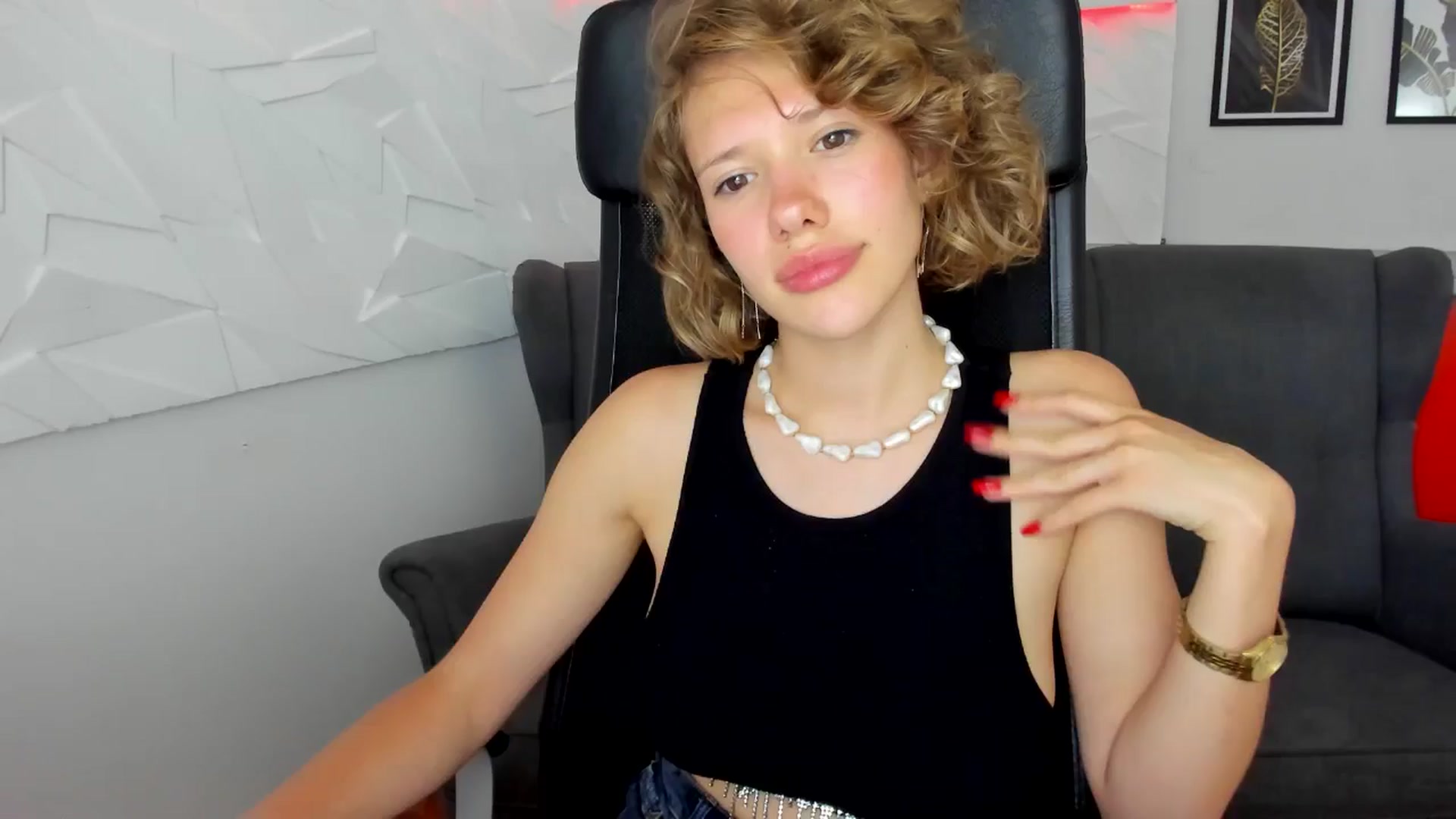 Gallery image thumbnail from Aquariuss's myfreecams stream on, 06/30/2024, 21:40 image 1 of 20