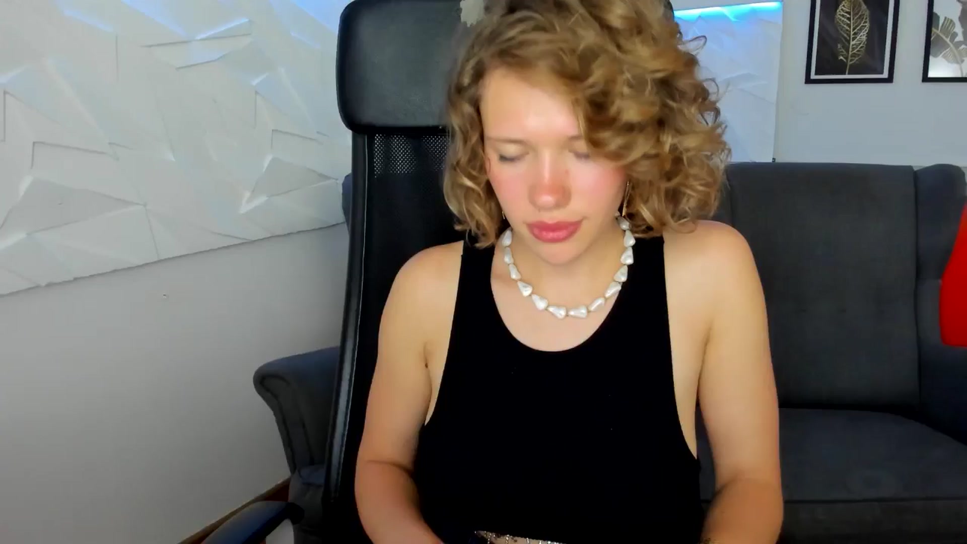 Gallery image thumbnail from Aquariuss's myfreecams stream on, 06/30/2024, 21:40 image 6 of 20