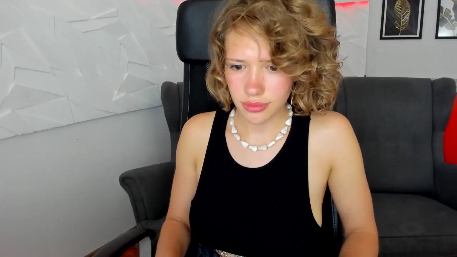 Gallery image thumbnail from Aquariuss's myfreecams stream on, 06/30/2024, 21:40 image 3 of 20