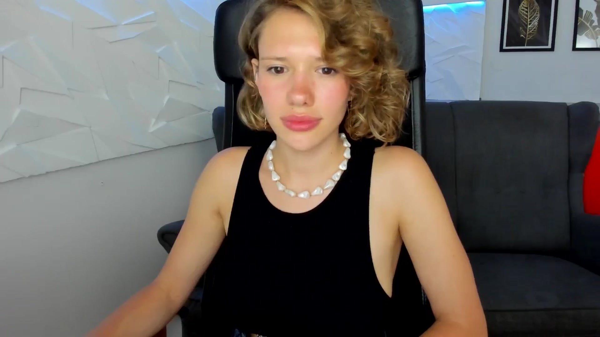Gallery image thumbnail from Aquariuss's myfreecams stream on, 06/30/2024, 21:40 image 15 of 20