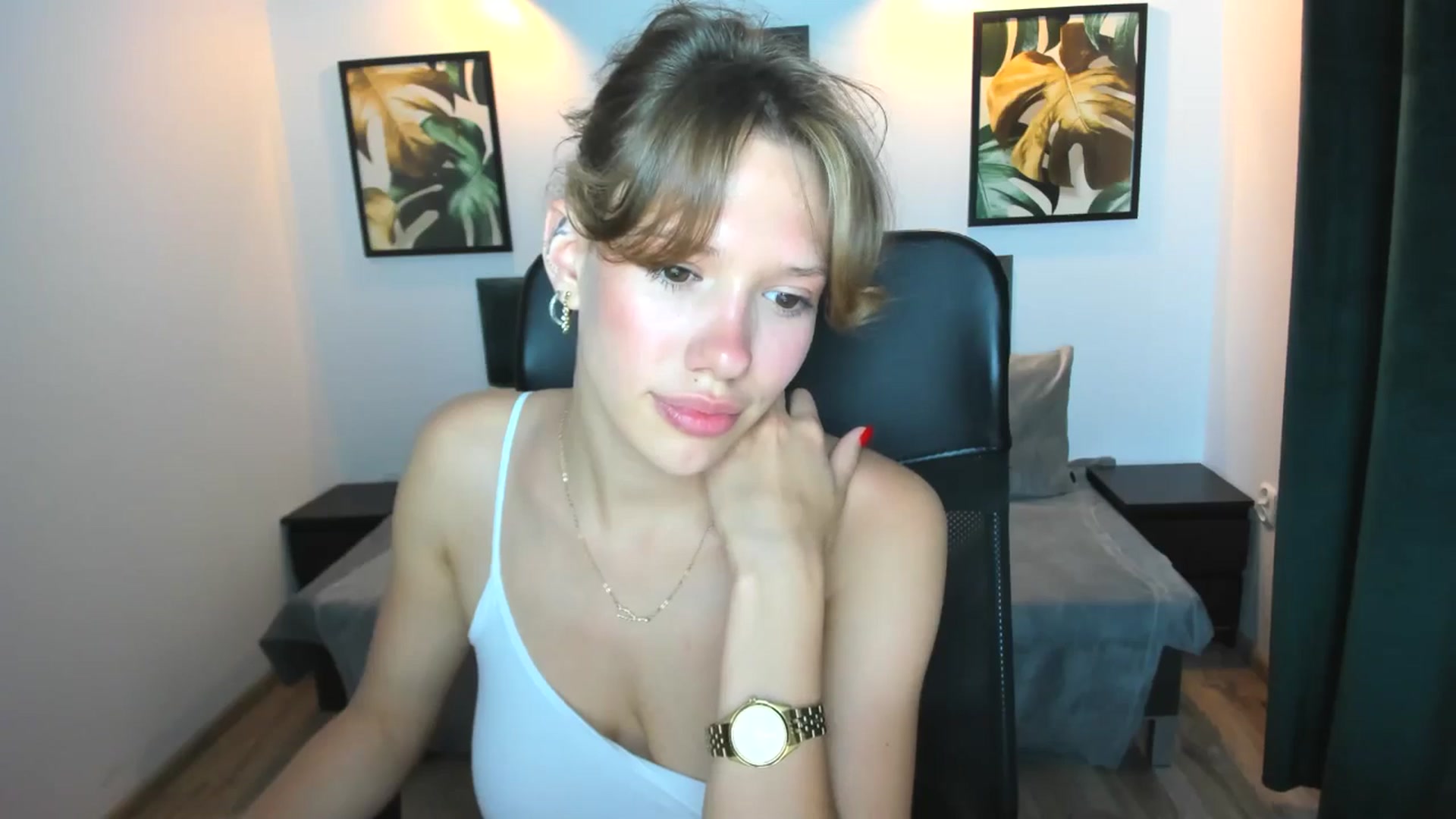 Gallery image thumbnail from Aquariuss's myfreecams stream on, 07/10/2024, 18:37 image 18 of 20