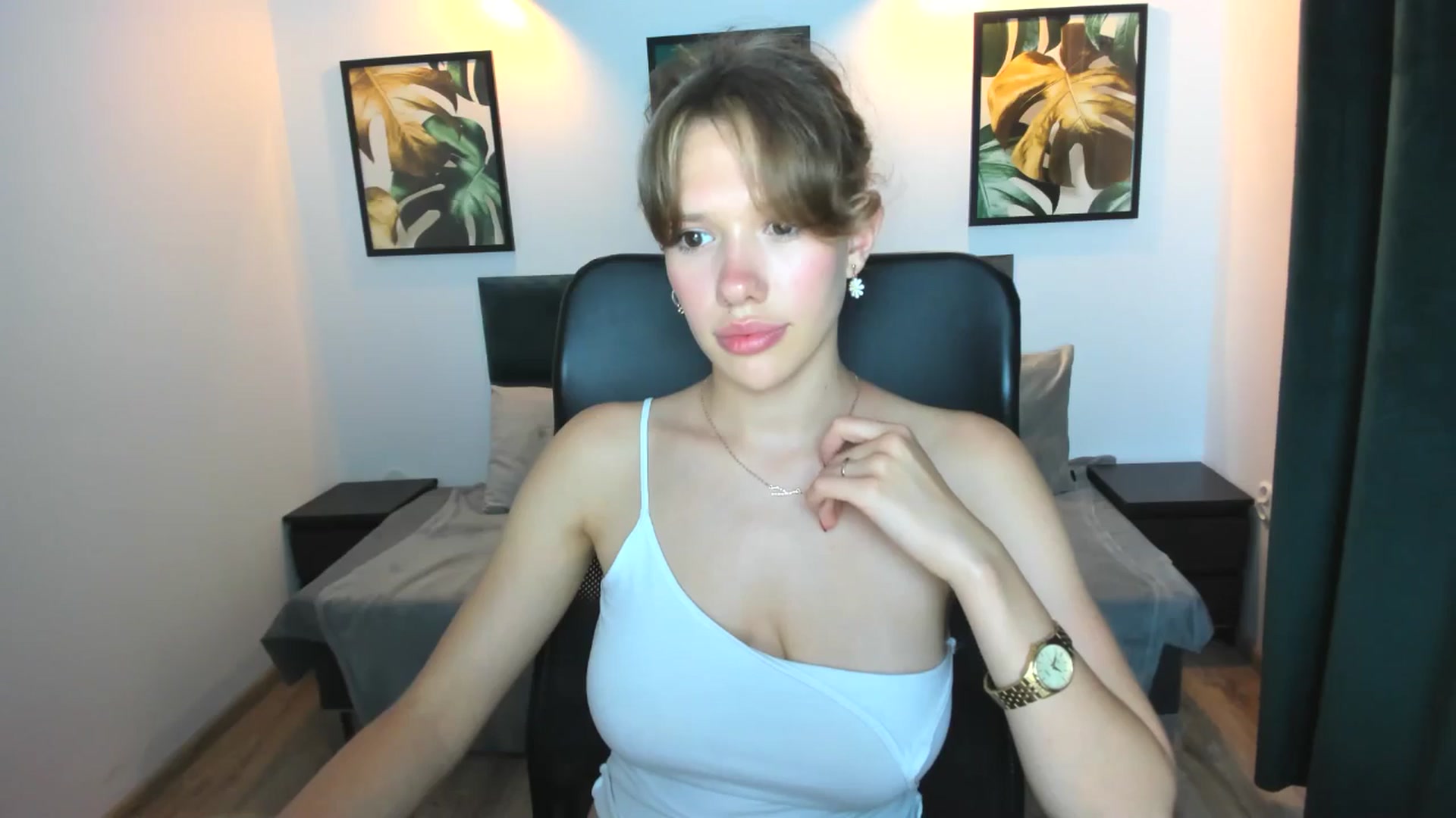Gallery image thumbnail from Aquariuss's myfreecams stream on, 07/10/2024, 18:37 image 9 of 20