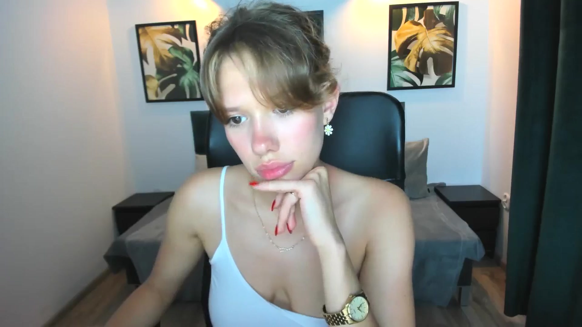 Gallery image thumbnail from Aquariuss's myfreecams stream on, 07/10/2024, 18:37 image 12 of 20
