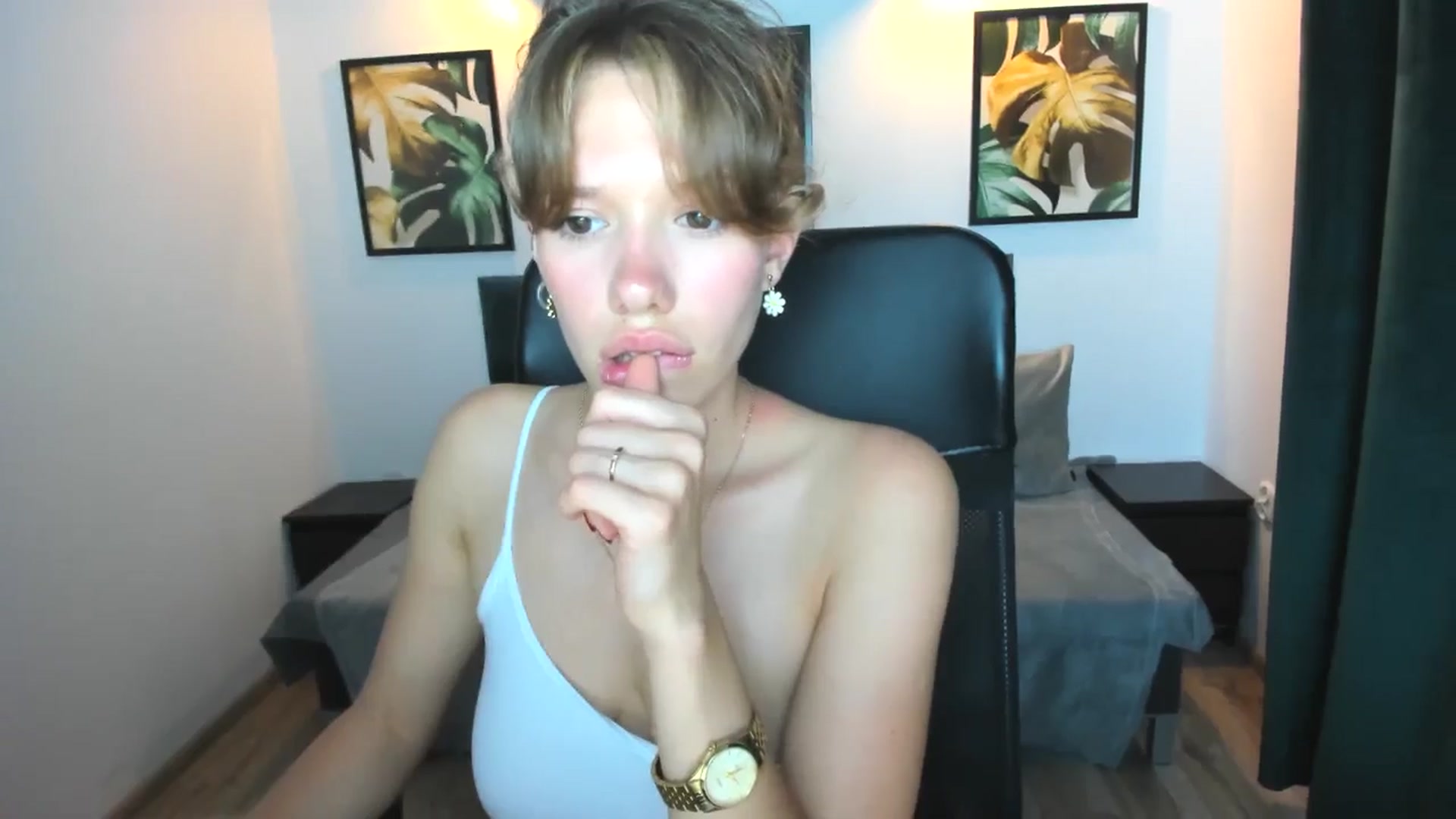 Gallery image thumbnail from Aquariuss's myfreecams stream on, 07/10/2024, 18:37 image 17 of 20