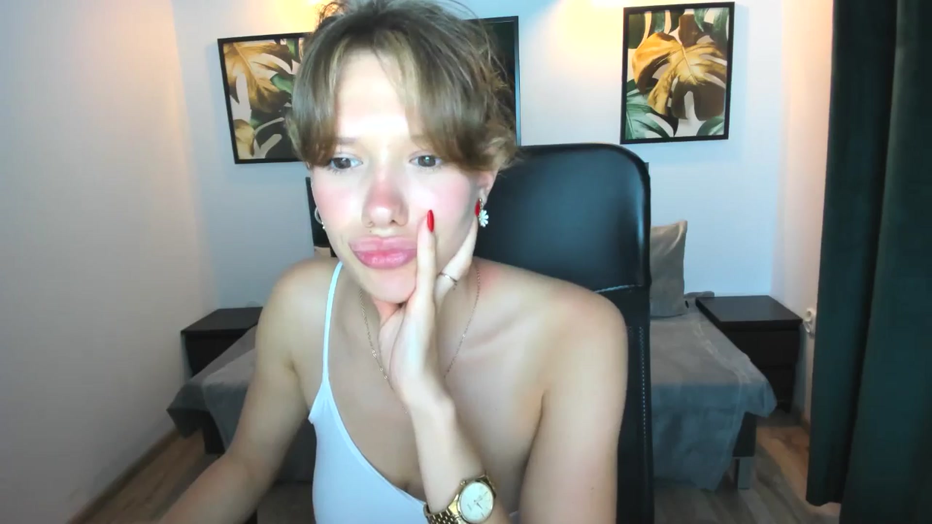 Gallery image thumbnail from Aquariuss's myfreecams stream on, 07/10/2024, 18:37 image 15 of 20