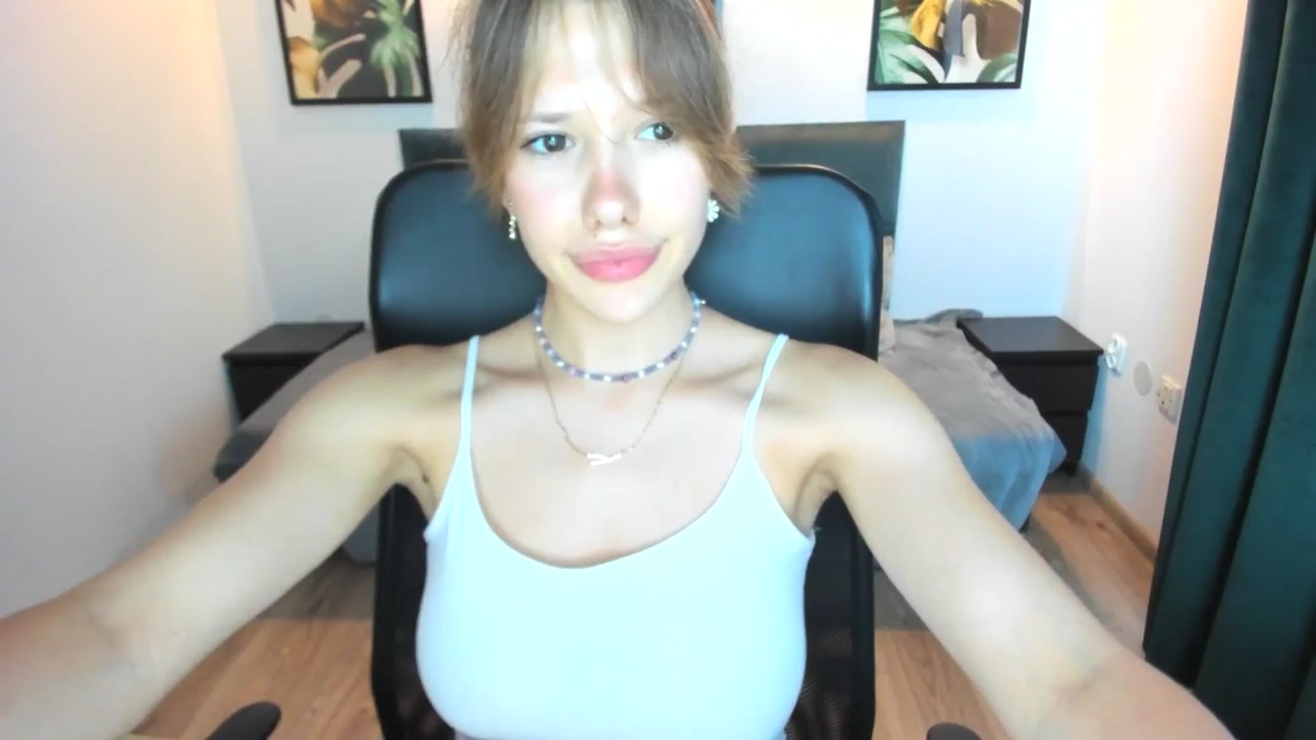 Gallery image thumbnail from Aquariuss's myfreecams stream on, 07/11/2024, 19:20 image 2 of 20