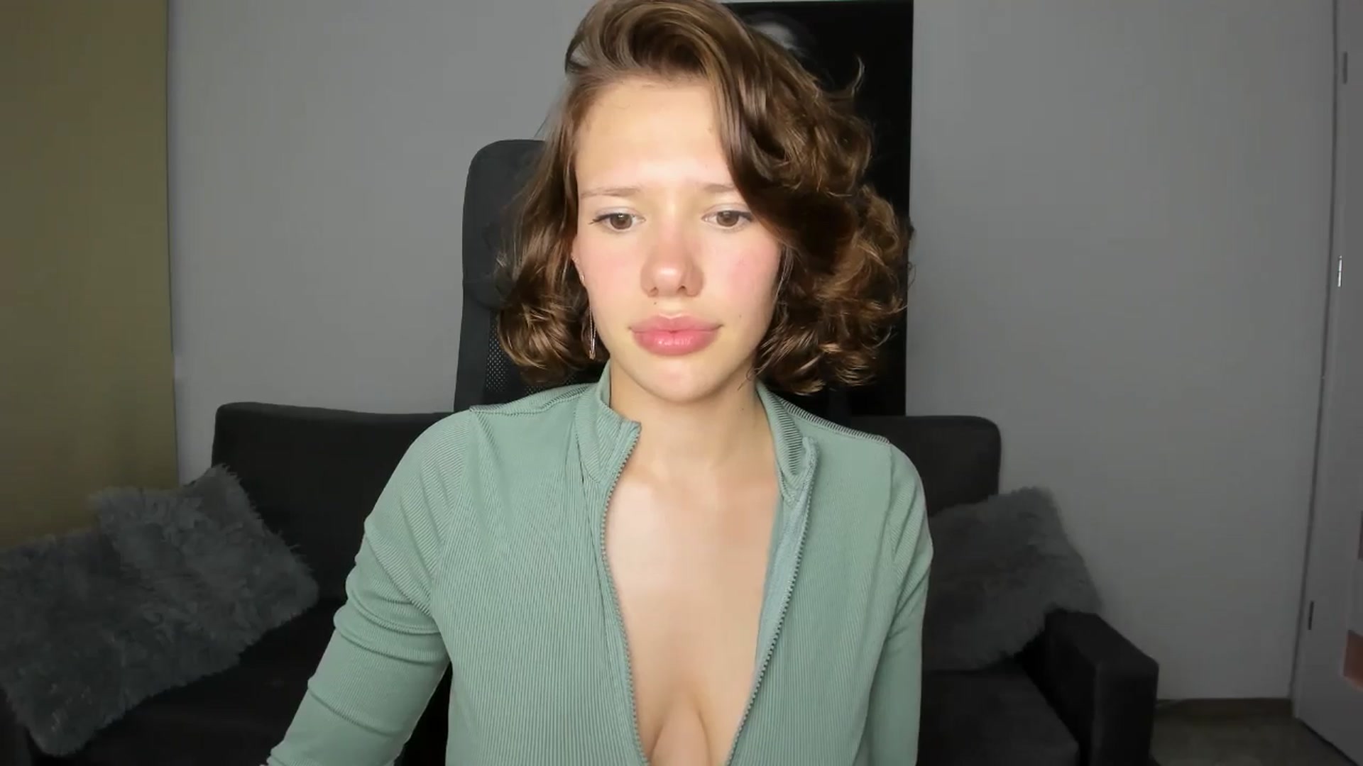 Gallery image thumbnail from Aquariuss's myfreecams stream on, 07/28/2024, 19:48 image 17 of 20