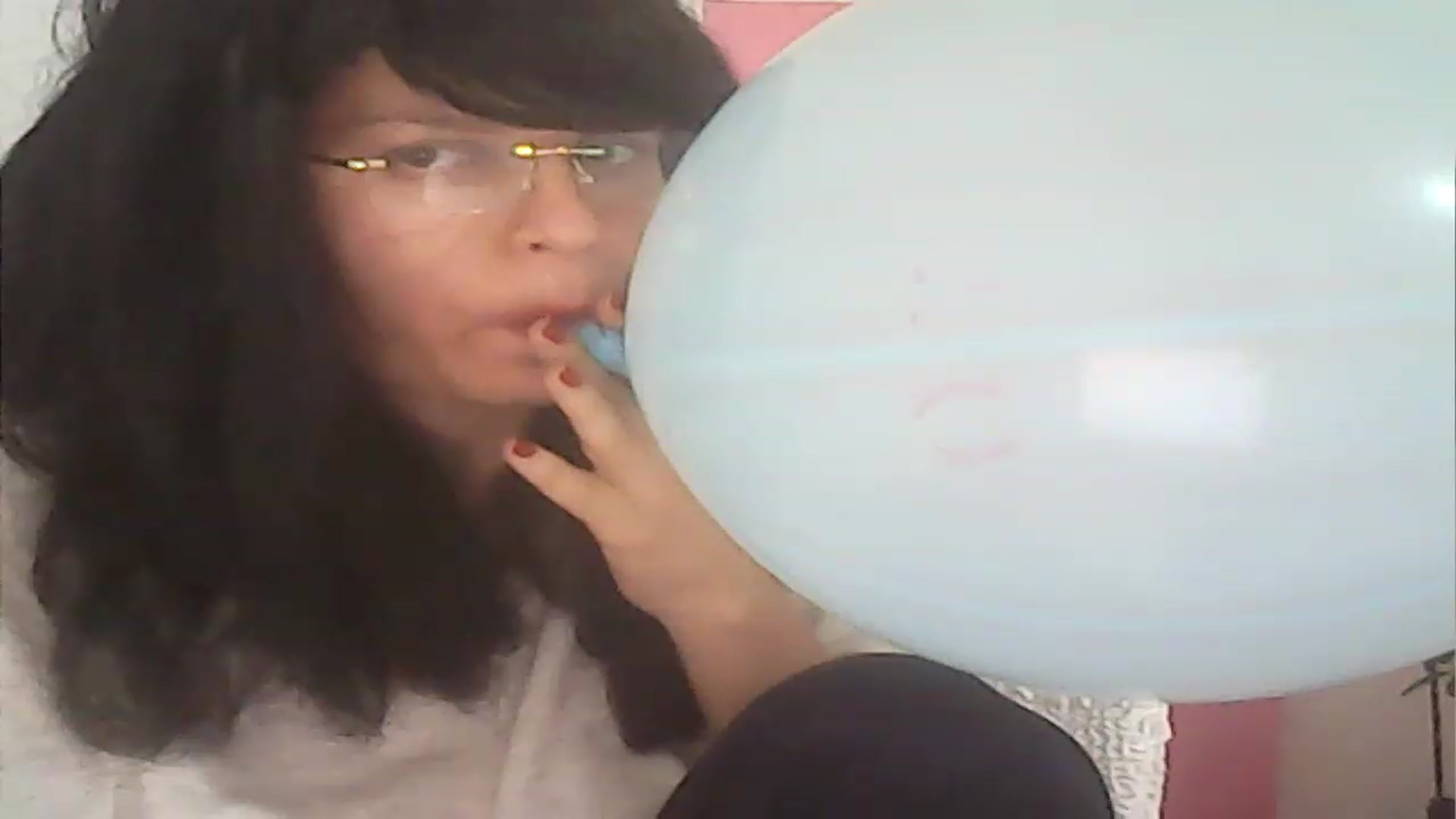 Gallery image thumbnail from AraArtist's myfreecams stream on, 12/25/2022, 23:56 image 15 of 20