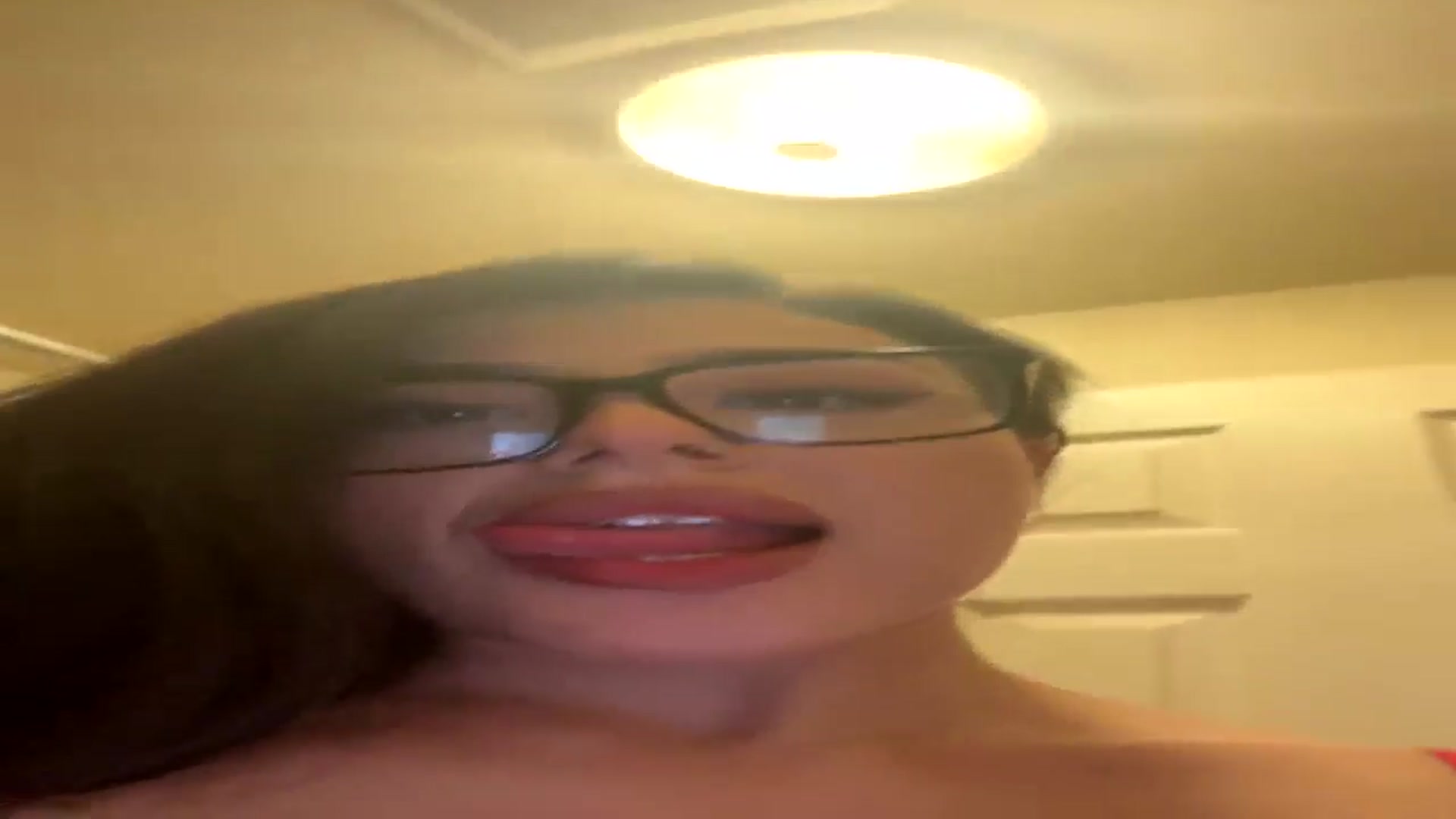 Gallery image thumbnail from Arabella4's myfreecams stream on, 07/14/2024, 09:48 image 7 of 20