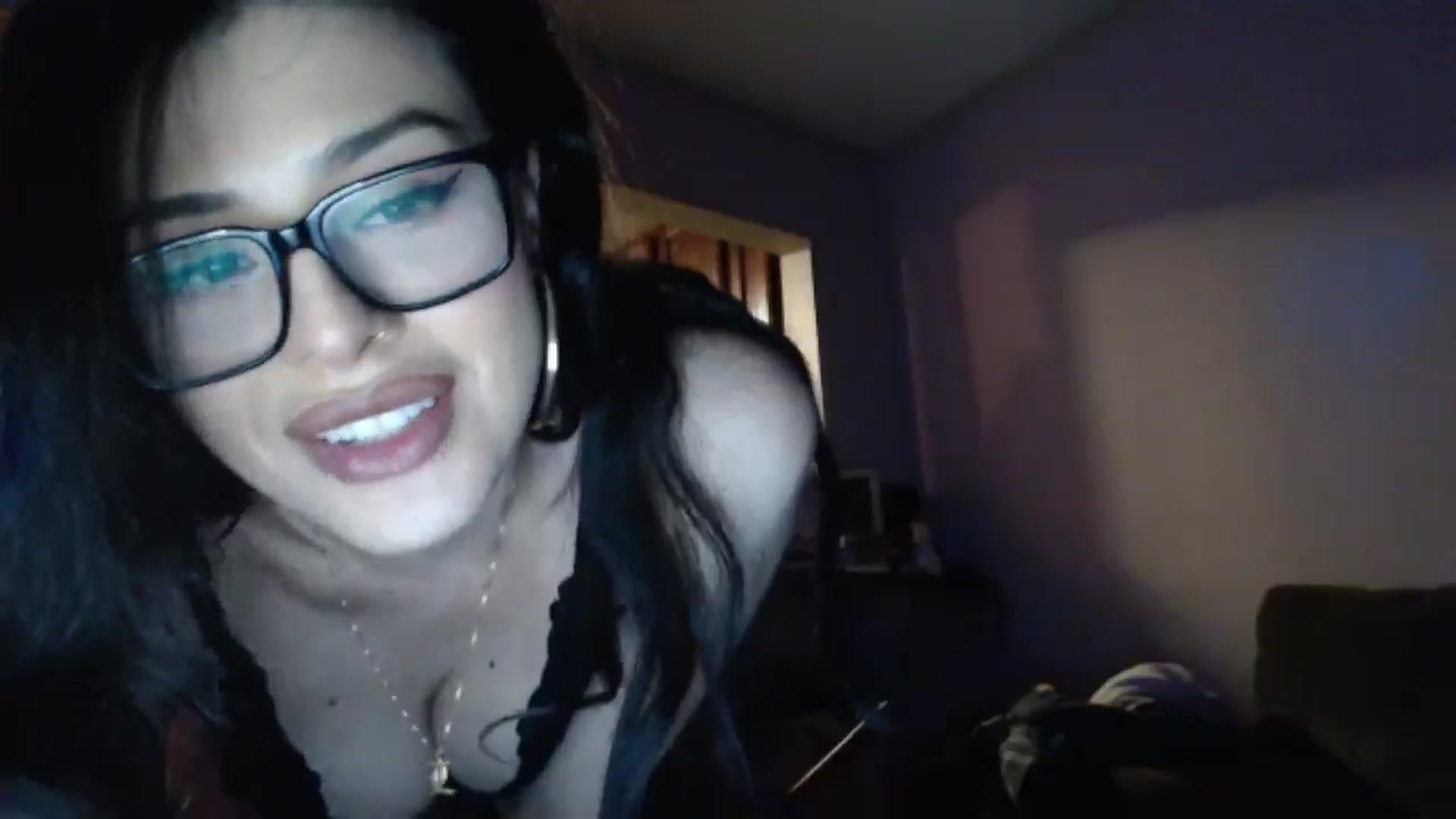 Gallery image thumbnail from Arabella4's myfreecams stream on, 07/15/2024, 08:46 image 18 of 20